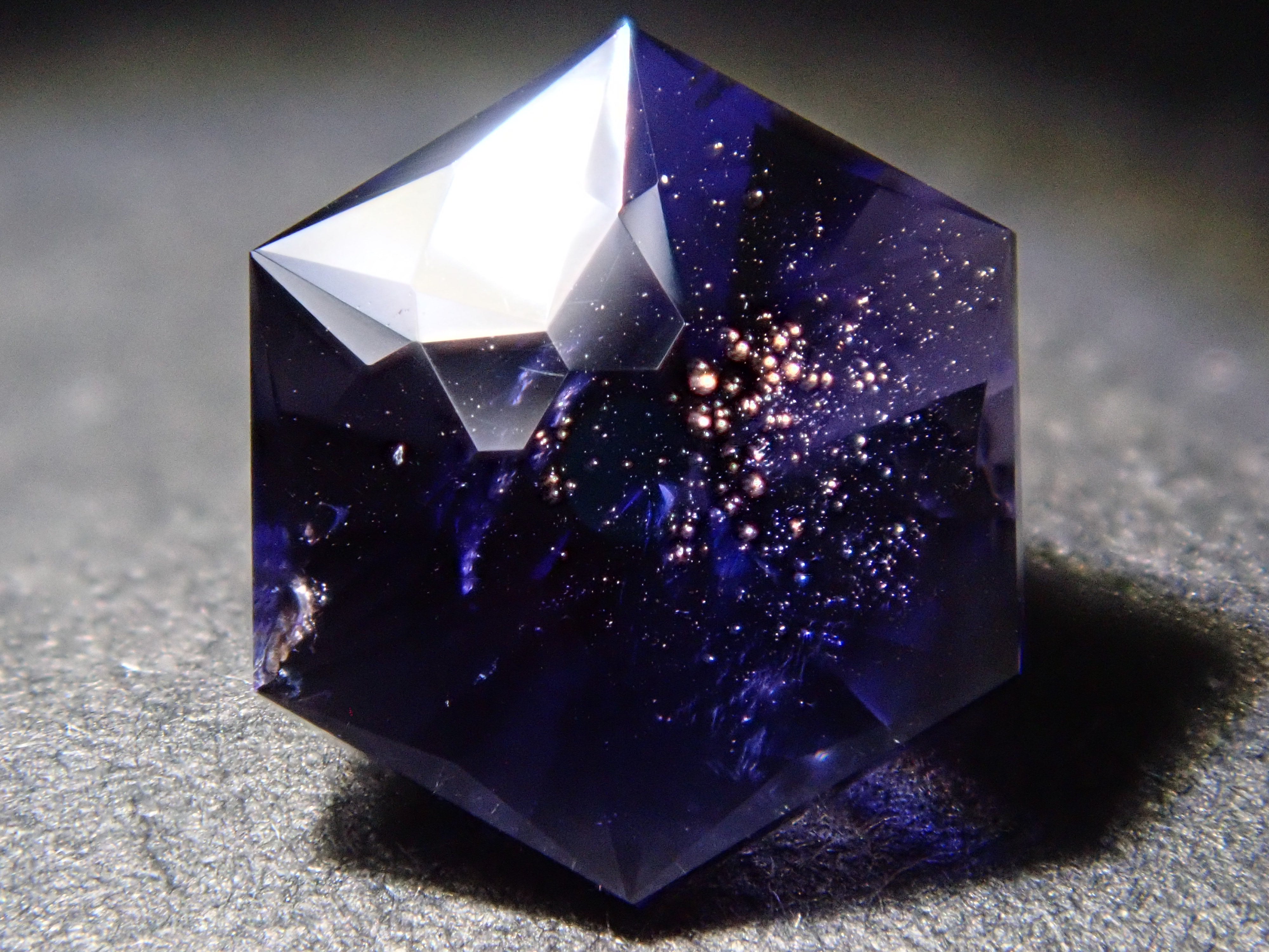 【12562099掲載】インド産アイオライトサンストーン 0.920ctルース