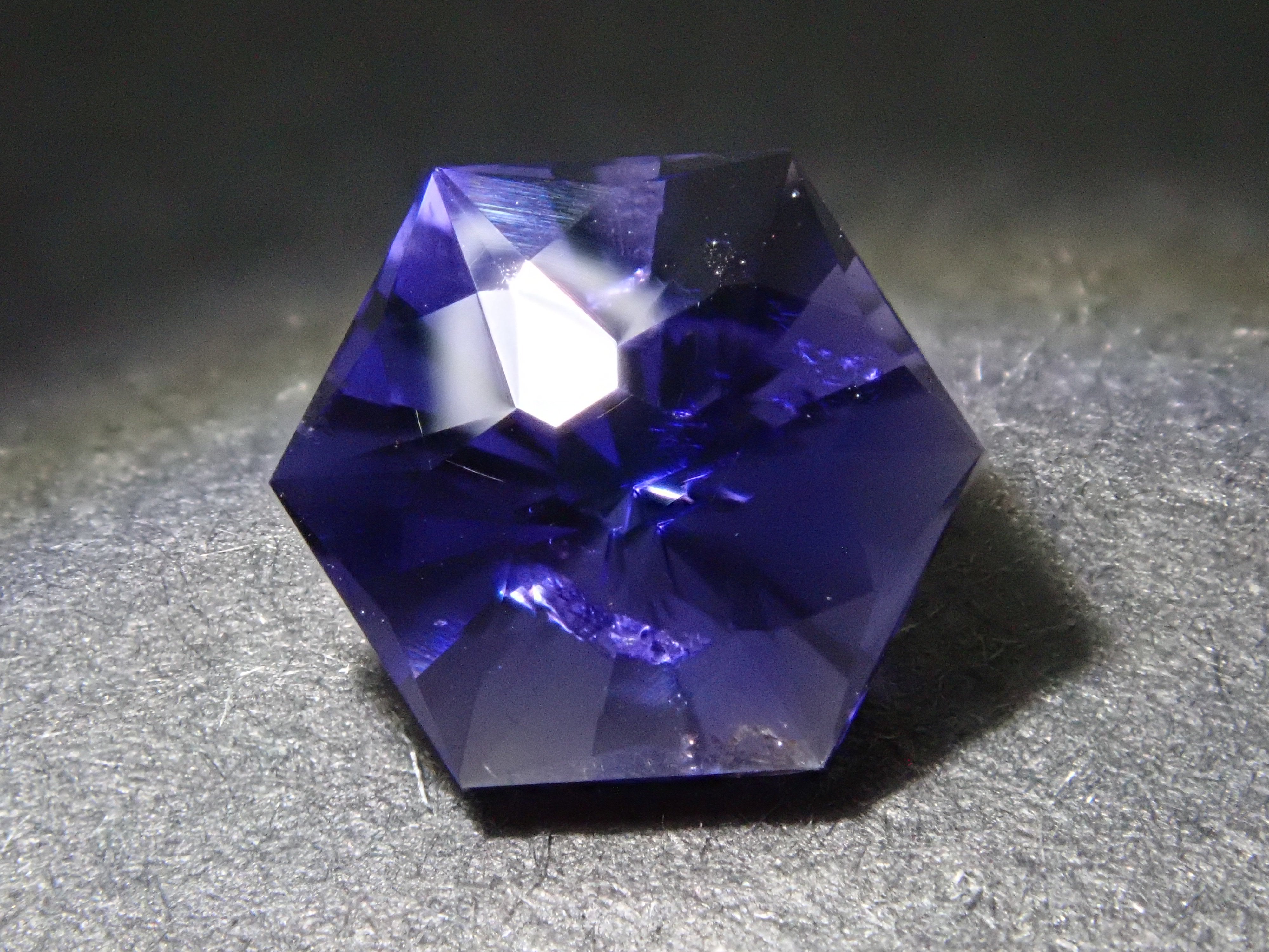 【12562099掲載】インド産アイオライトサンストーン 0.920ctルース