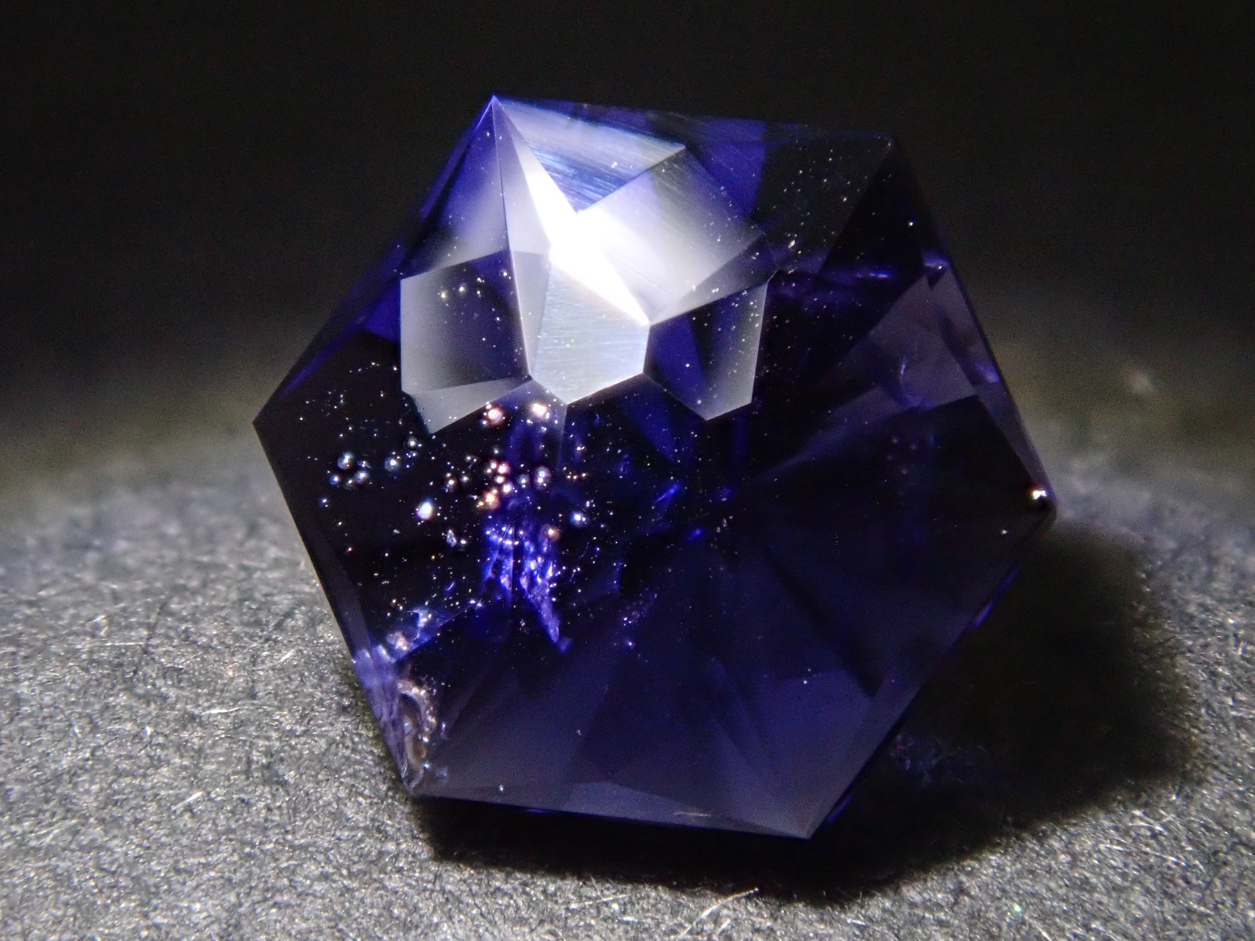 【12562099掲載】インド産アイオライトサンストーン 0.920ctルース