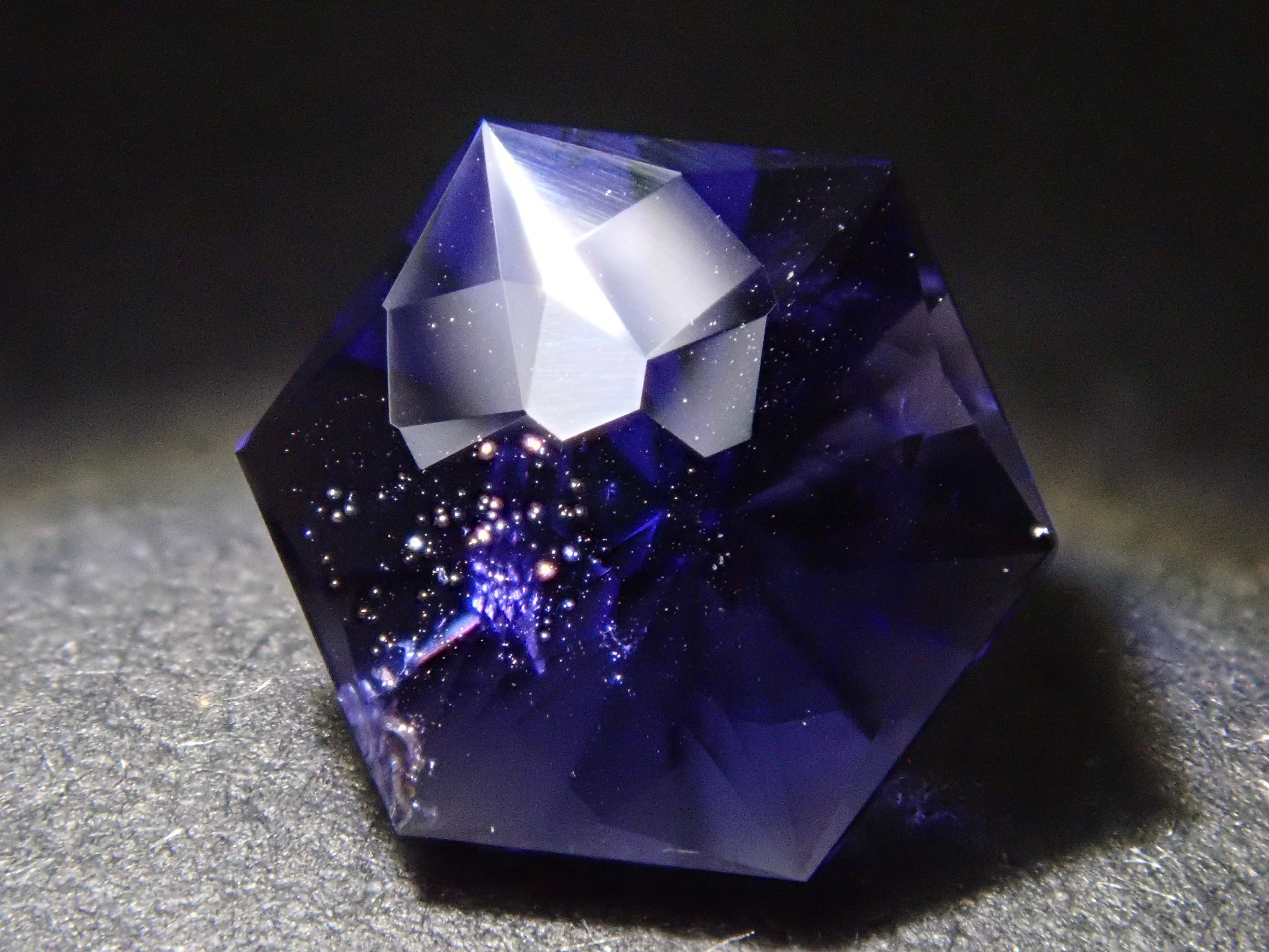 【12562099掲載】インド産アイオライトサンストーン 0.920ctルース