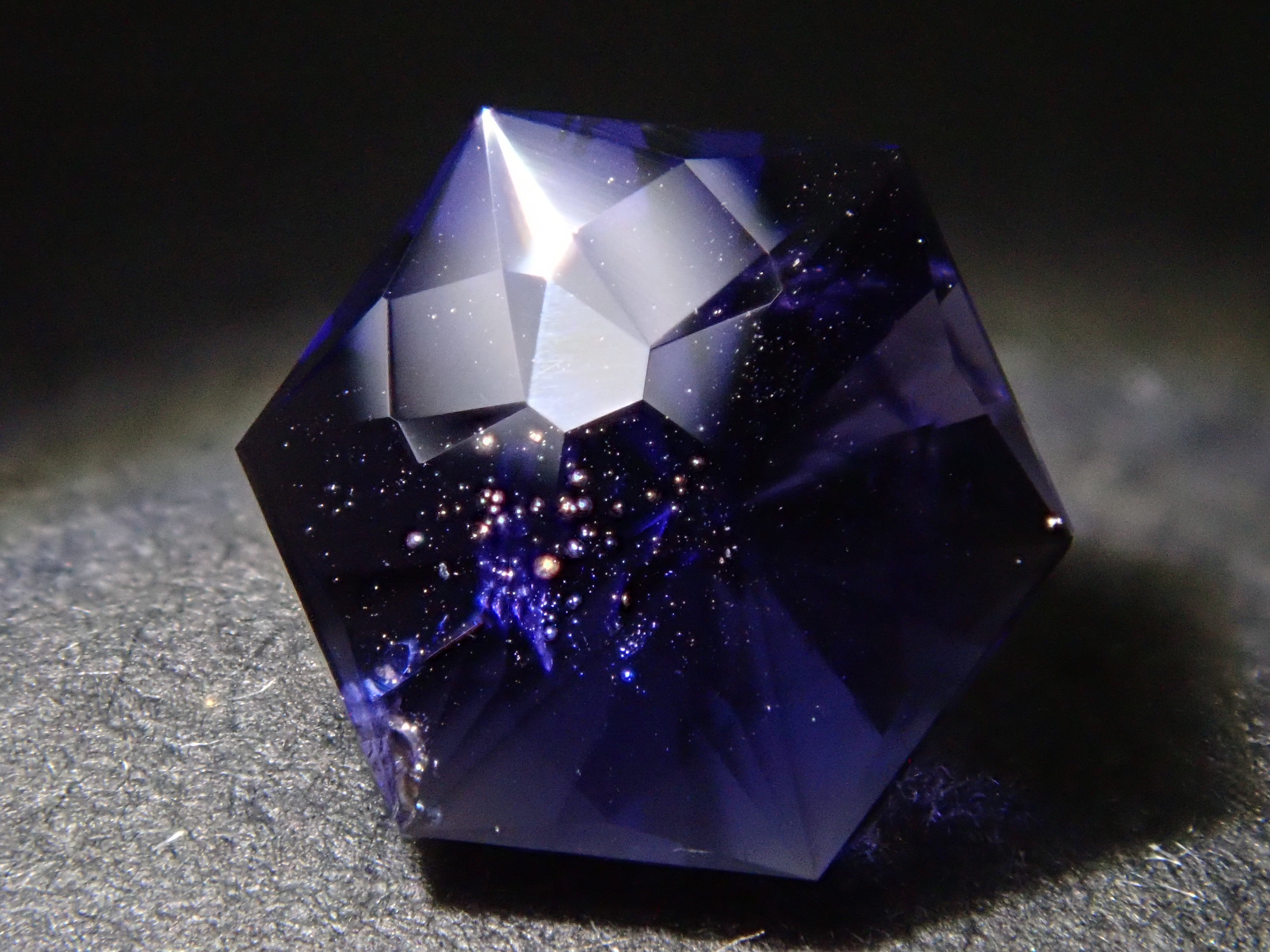 【12562099掲載】インド産アイオライトサンストーン 0.920ctルース