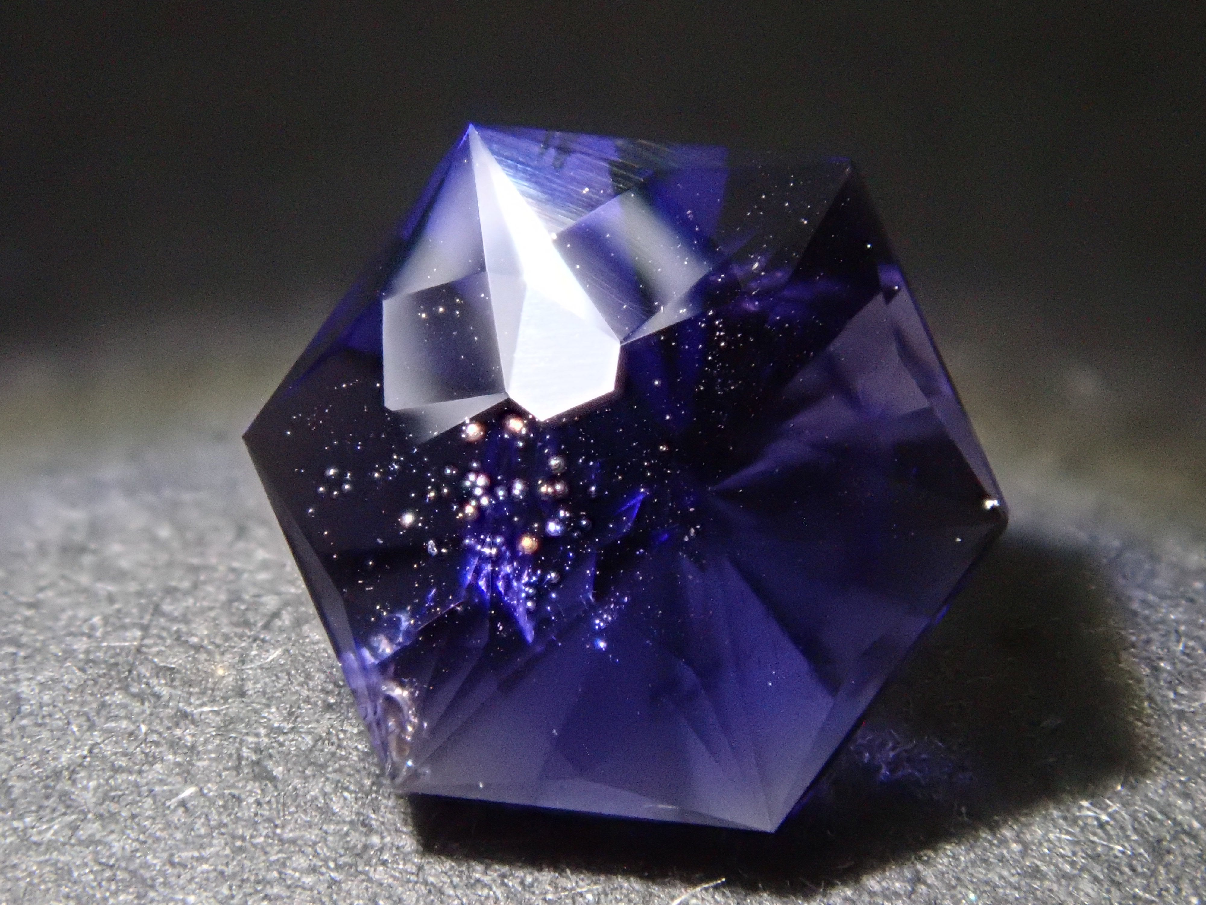 【12562099掲載】インド産アイオライトサンストーン 0.920ctルース