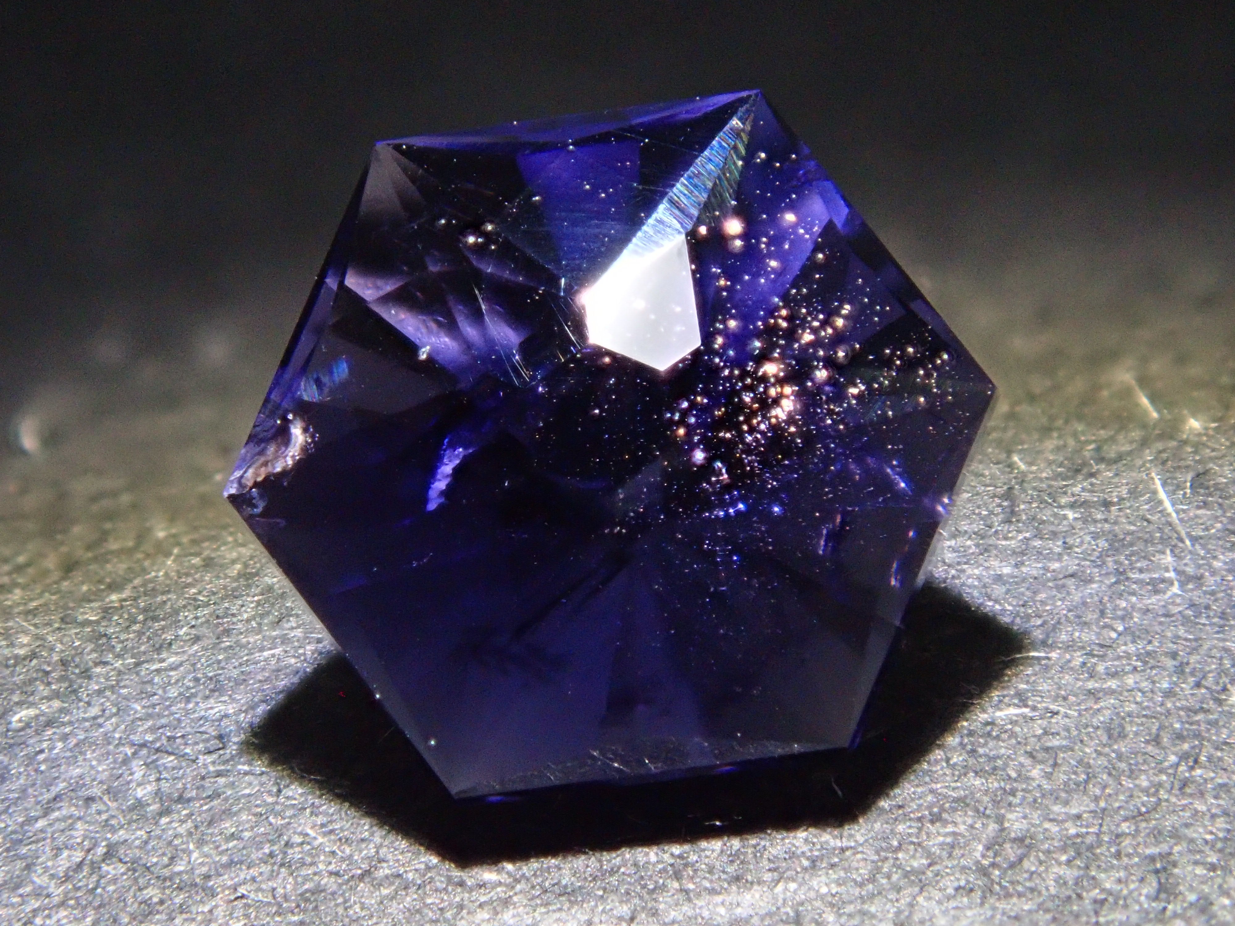 【12562099掲載】インド産アイオライトサンストーン 0.920ctルース