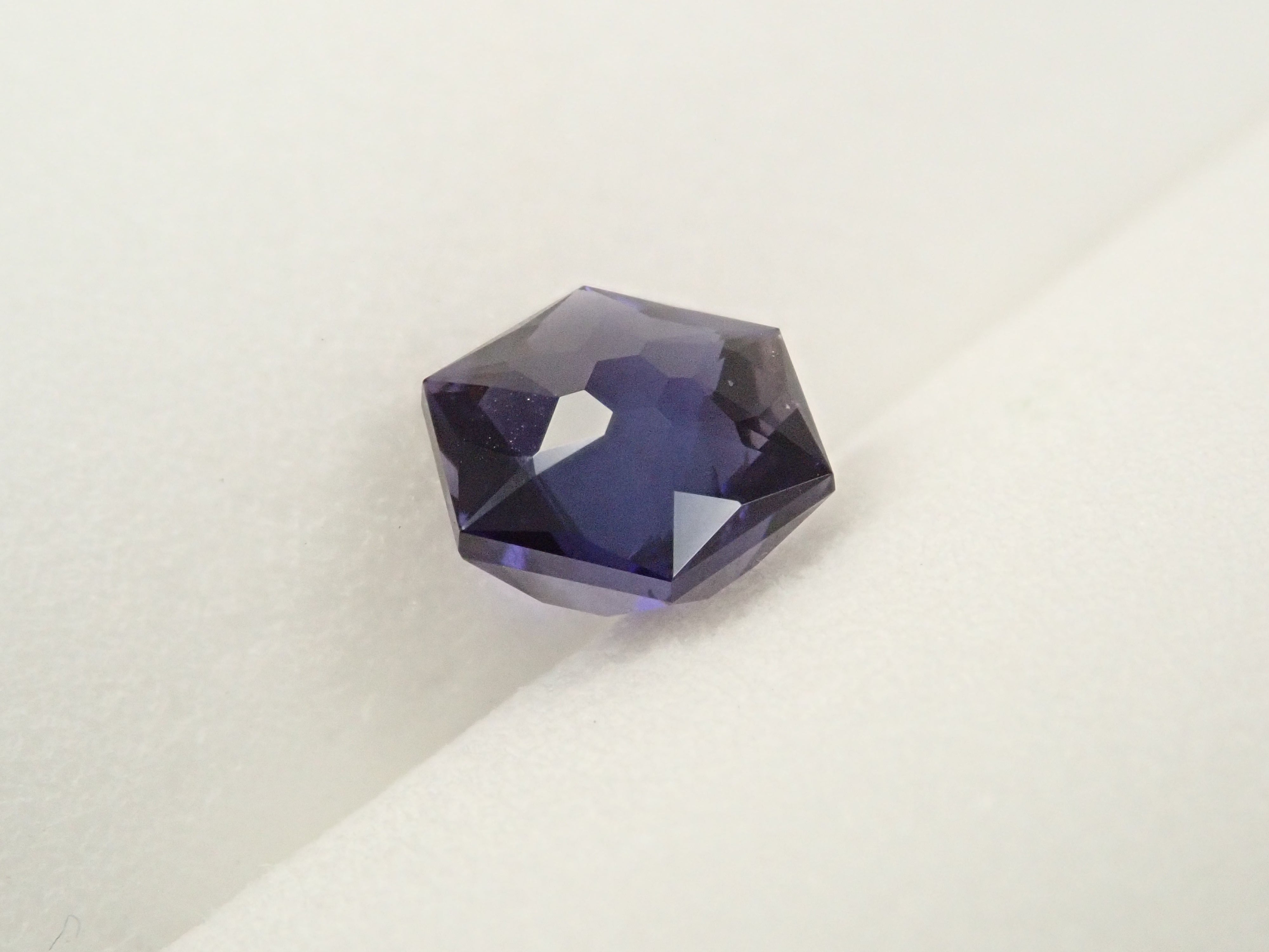 【12562099掲載】インド産アイオライトサンストーン 0.920ctルース