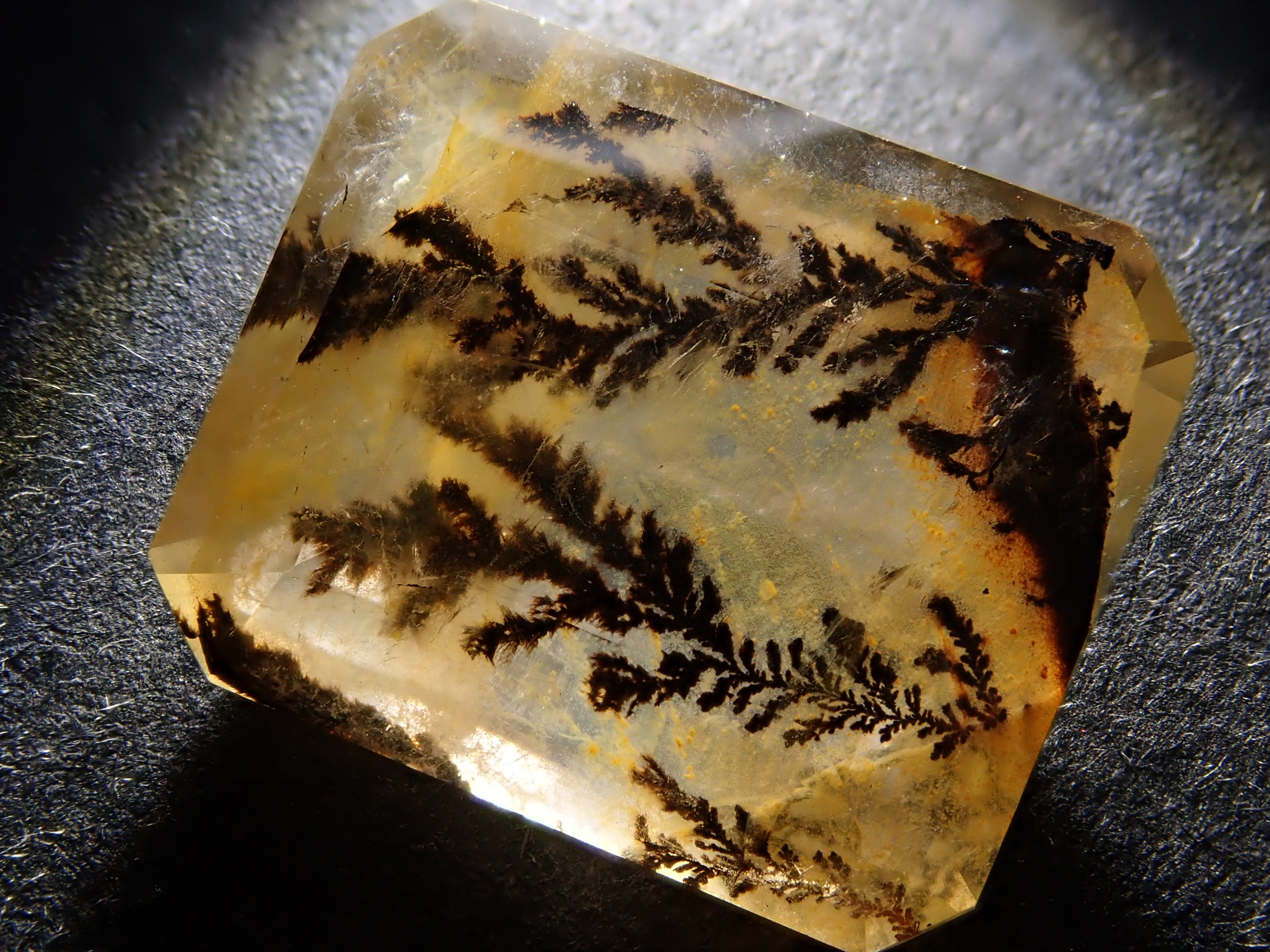 【12562080掲載】ブラジル産デンドリティッククォーツ 4.182ctルース