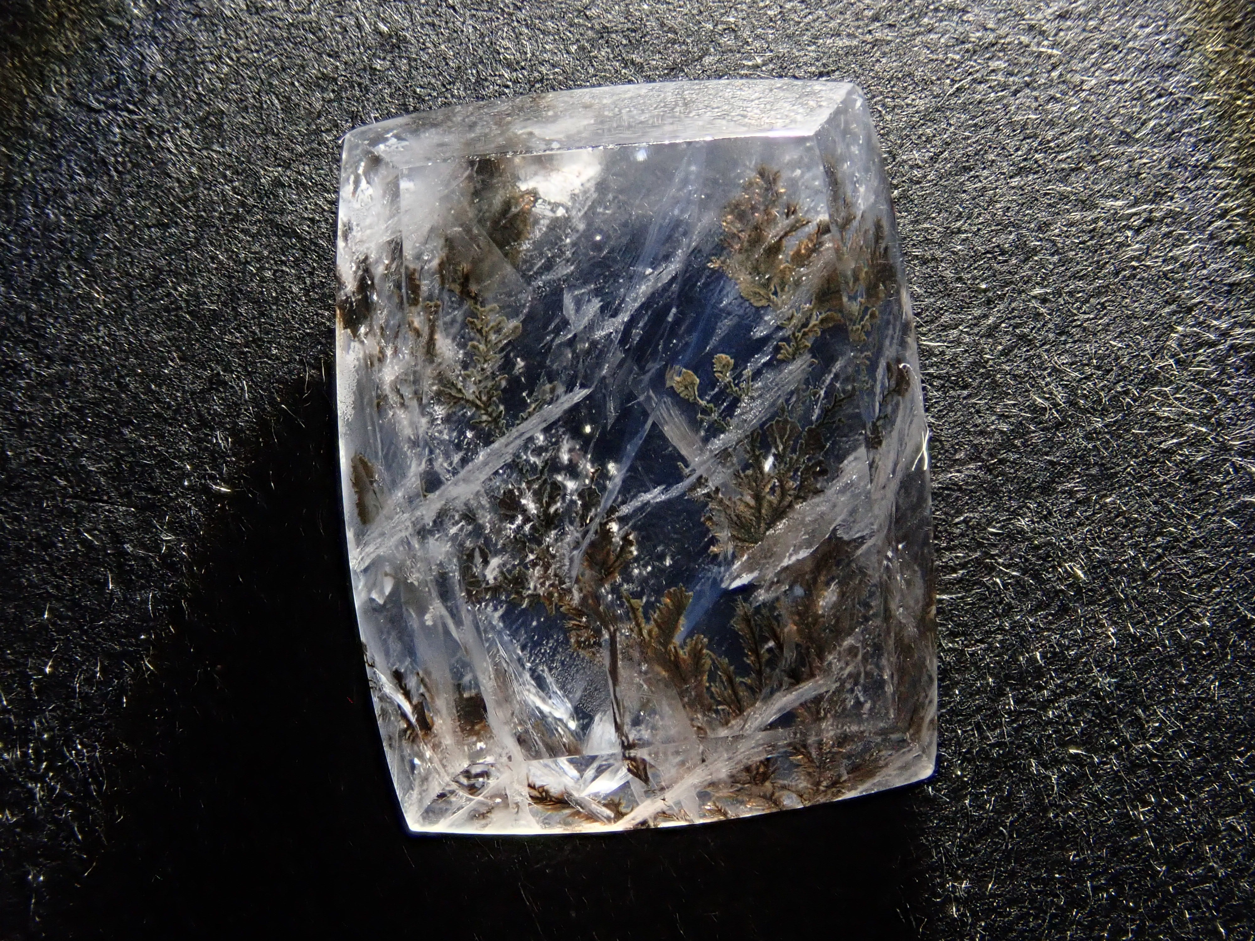 【12562081掲載】ブラジル産デンドリティッククォーツ 8.598ctルース