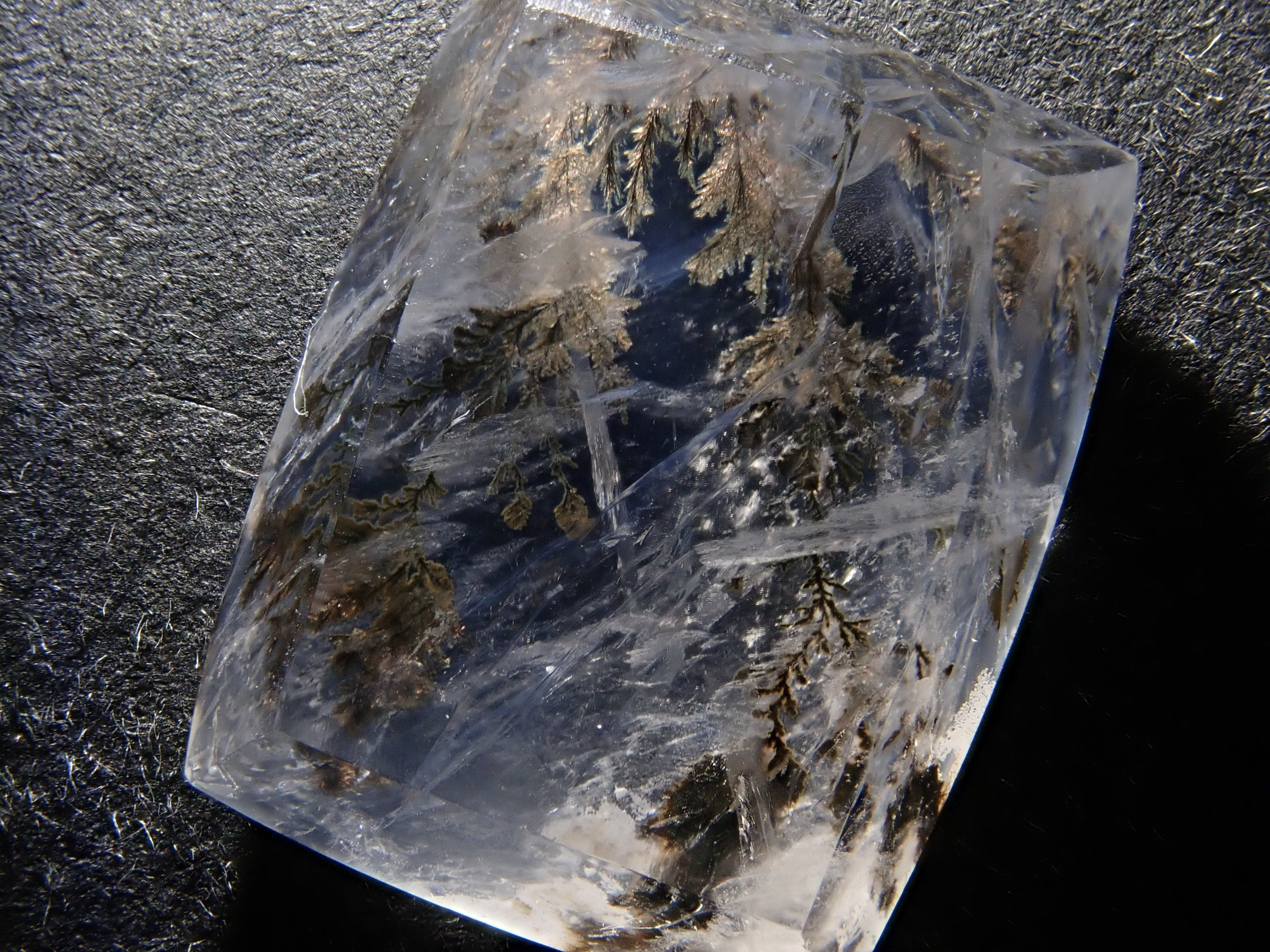 【12562081掲載】ブラジル産デンドリティッククォーツ 8.598ctルース