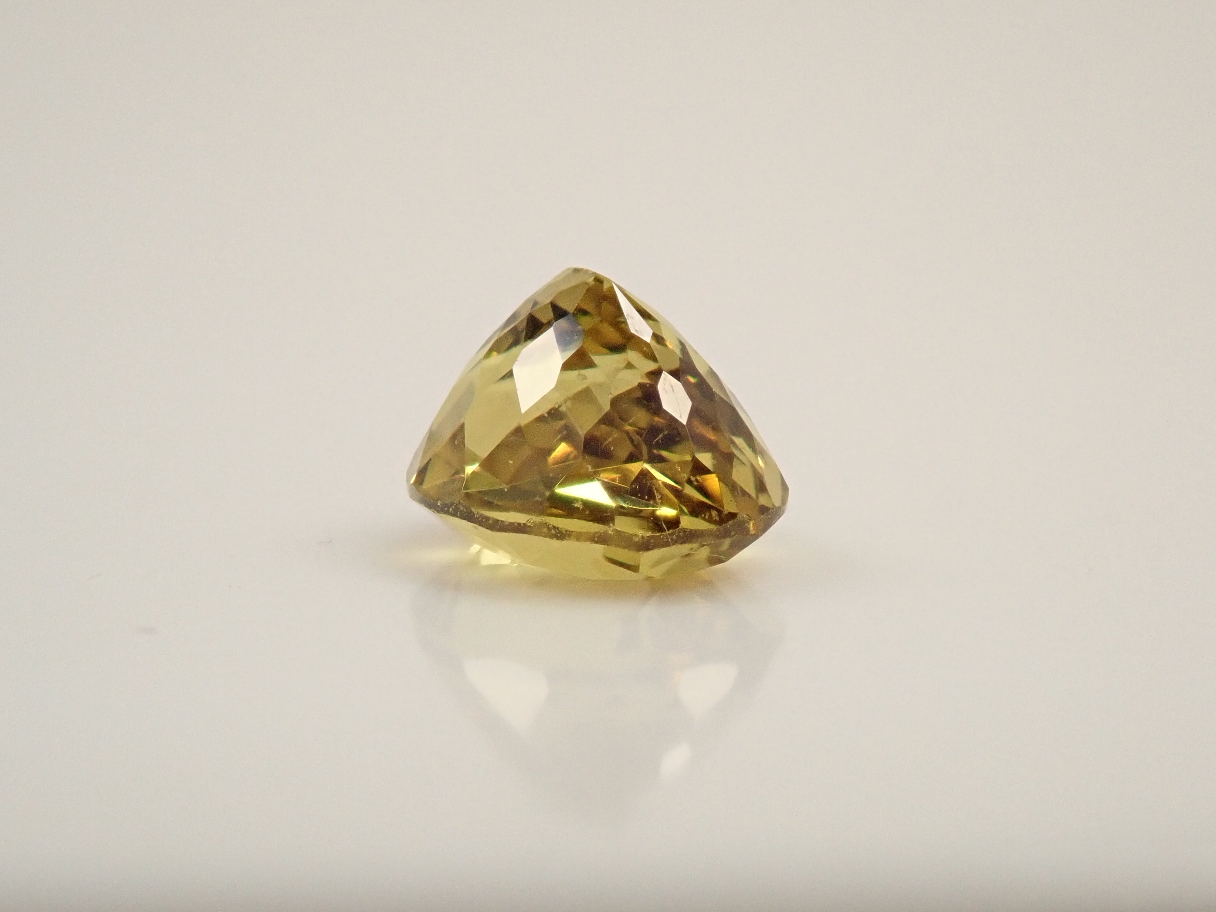 【12559534掲載】マリガーネット(グロッシュラー/アンドラダイト・ガーネット) 0.675ctルース