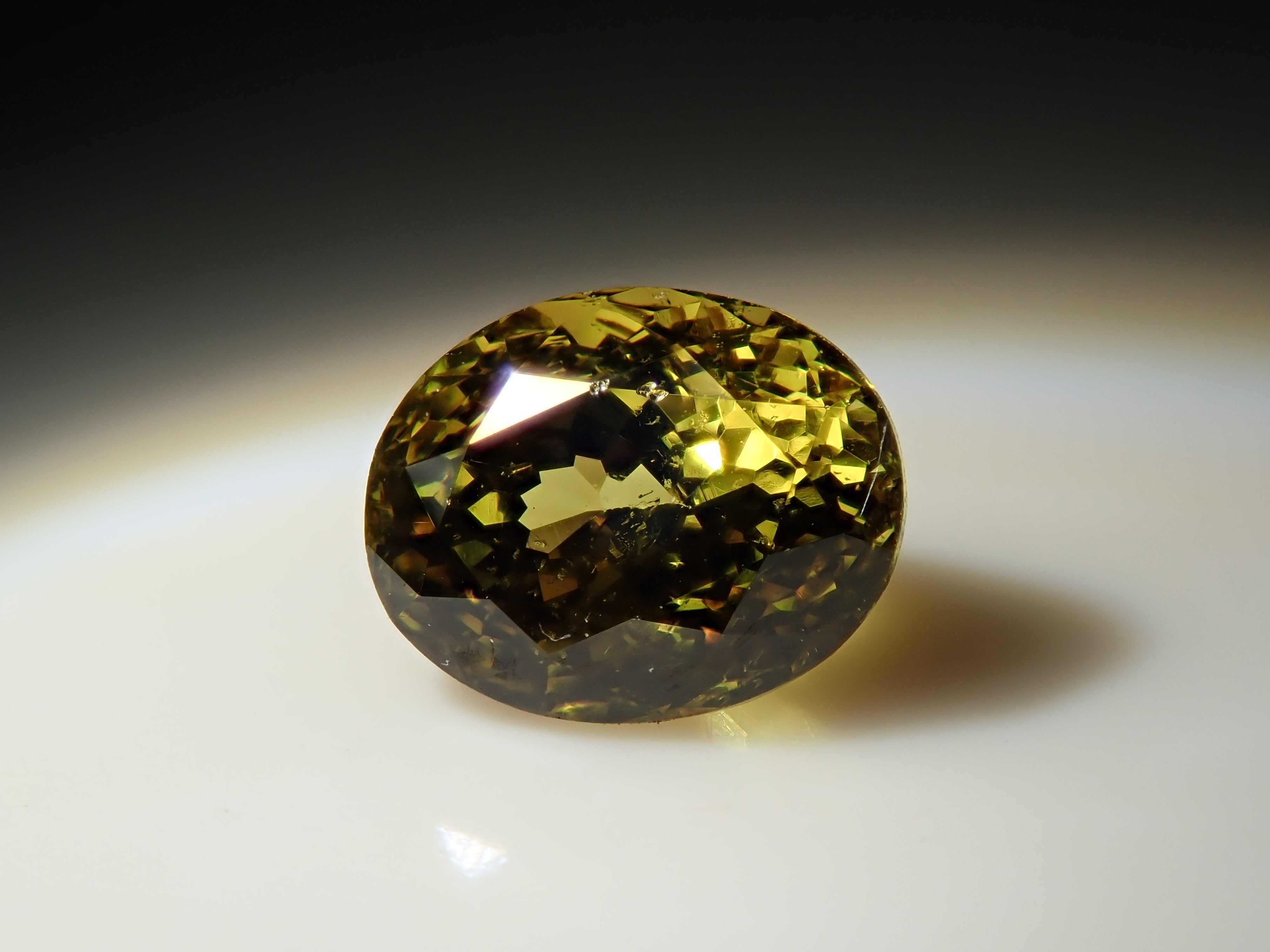 【12559534掲載】マリガーネット(グロッシュラー/アンドラダイト・ガーネット) 0.675ctルース