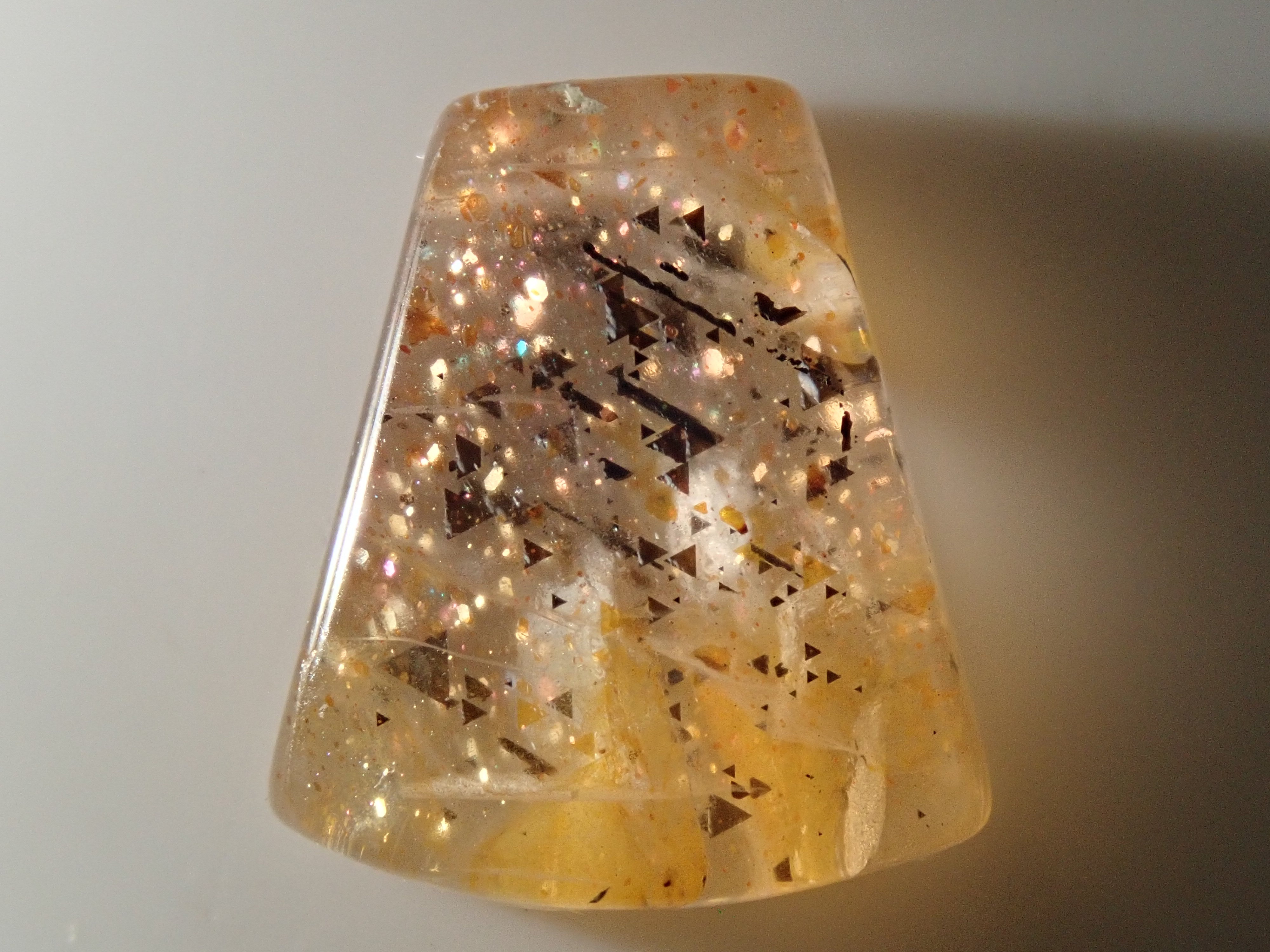 【12562046掲載】オーストラリア産レインボーラティスサンストーン 3.327ctルース