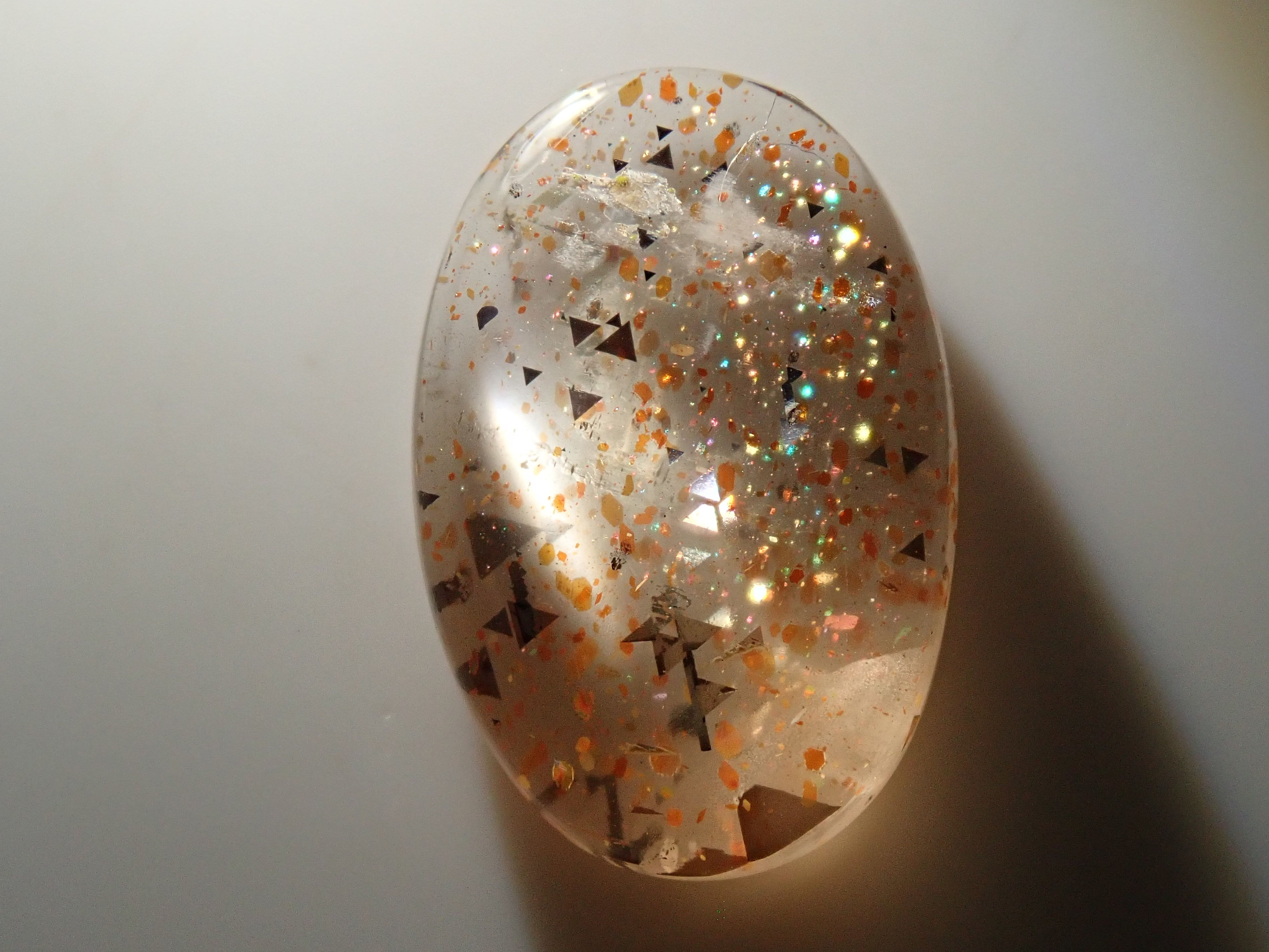 【12562047掲載】オーストラリア産レインボーラティスサンストーン 3.504ctルース