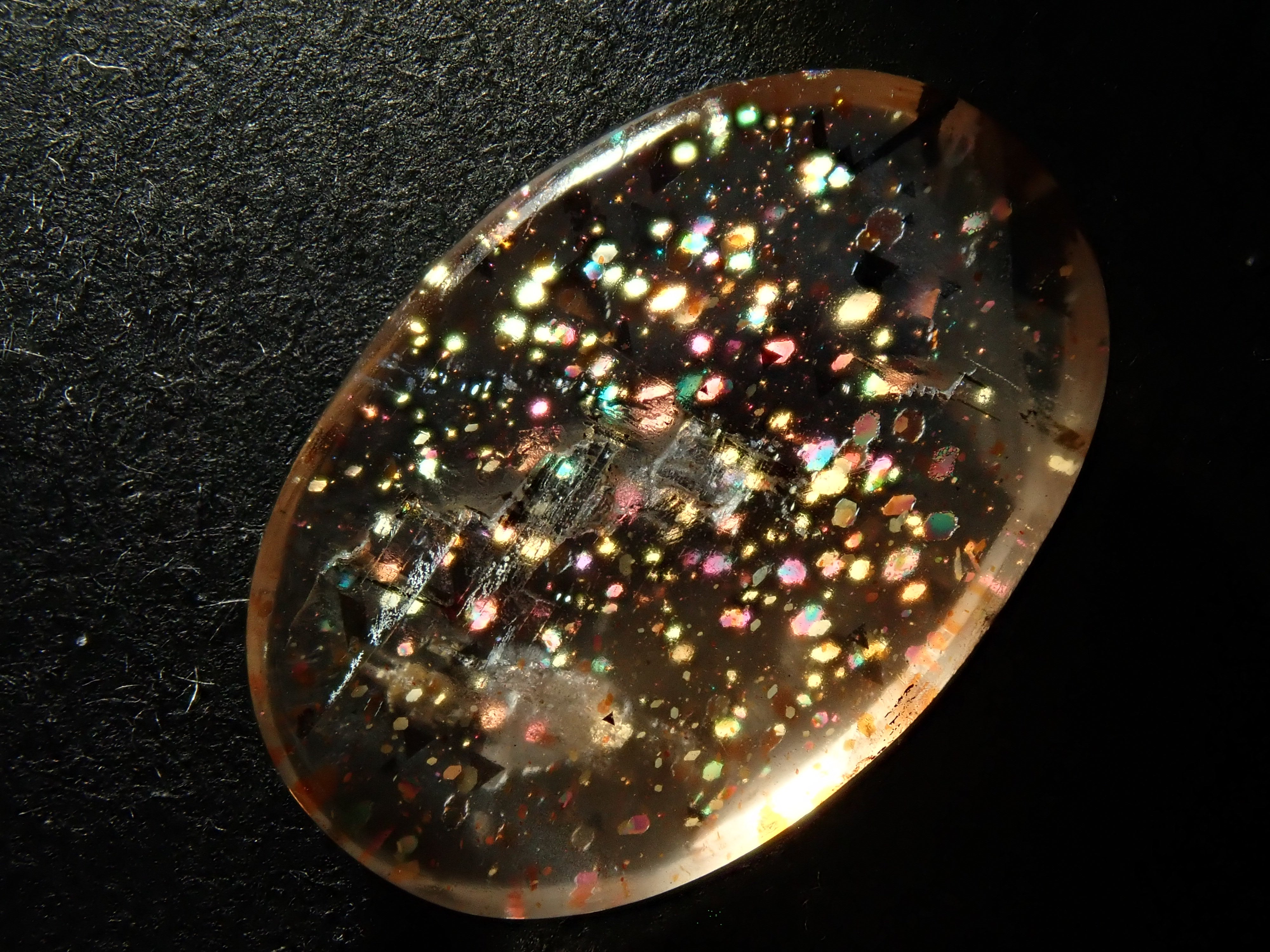 【12562047掲載】オーストラリア産レインボーラティスサンストーン 3.504ctルース