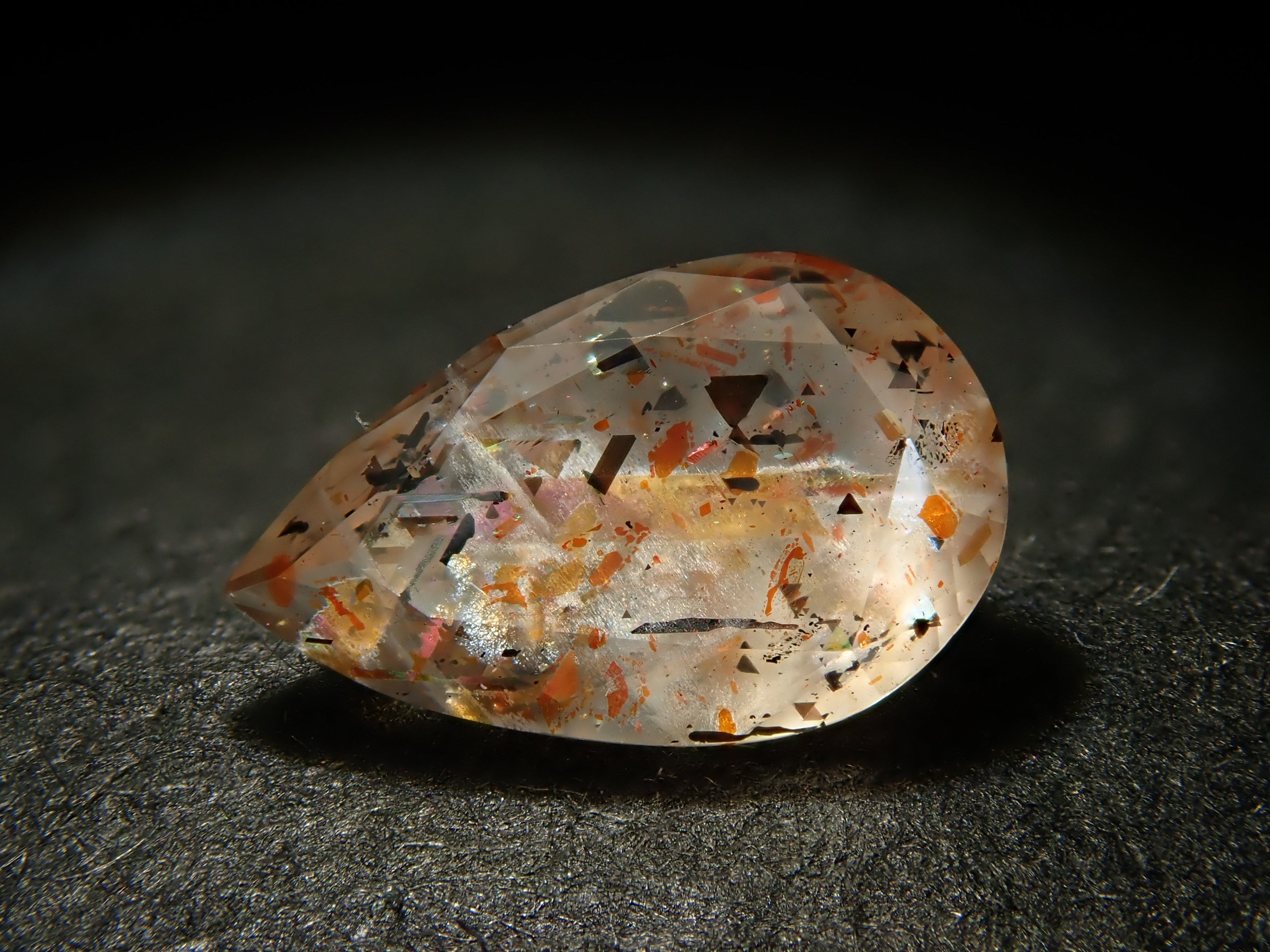 【12562049掲載】オーストラリア産レインボーラティスサンストーン 0.373ctルース