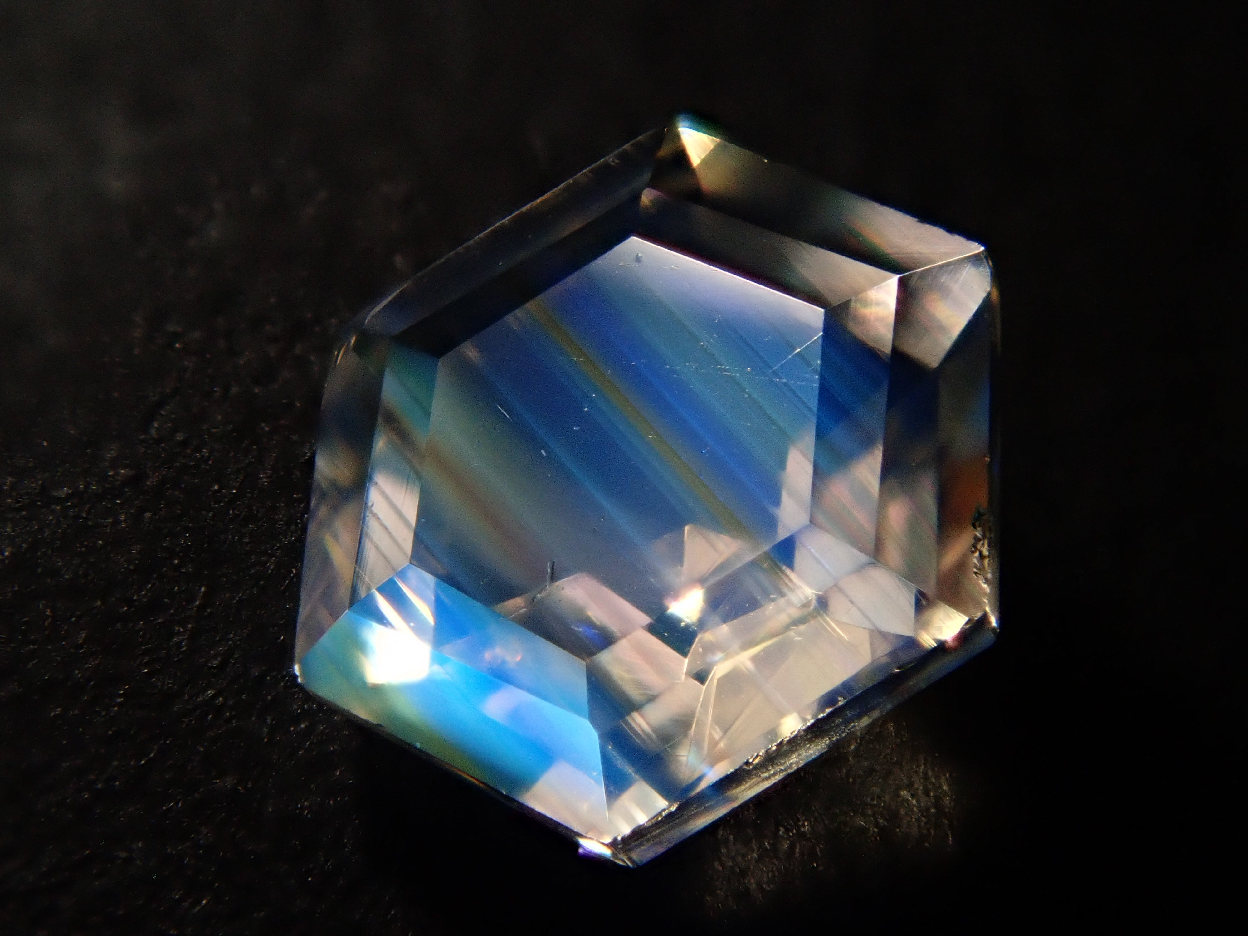 インド産アンデシン・ラブラドライト(通称名 レインボームーンストーン) 0.397ctルース