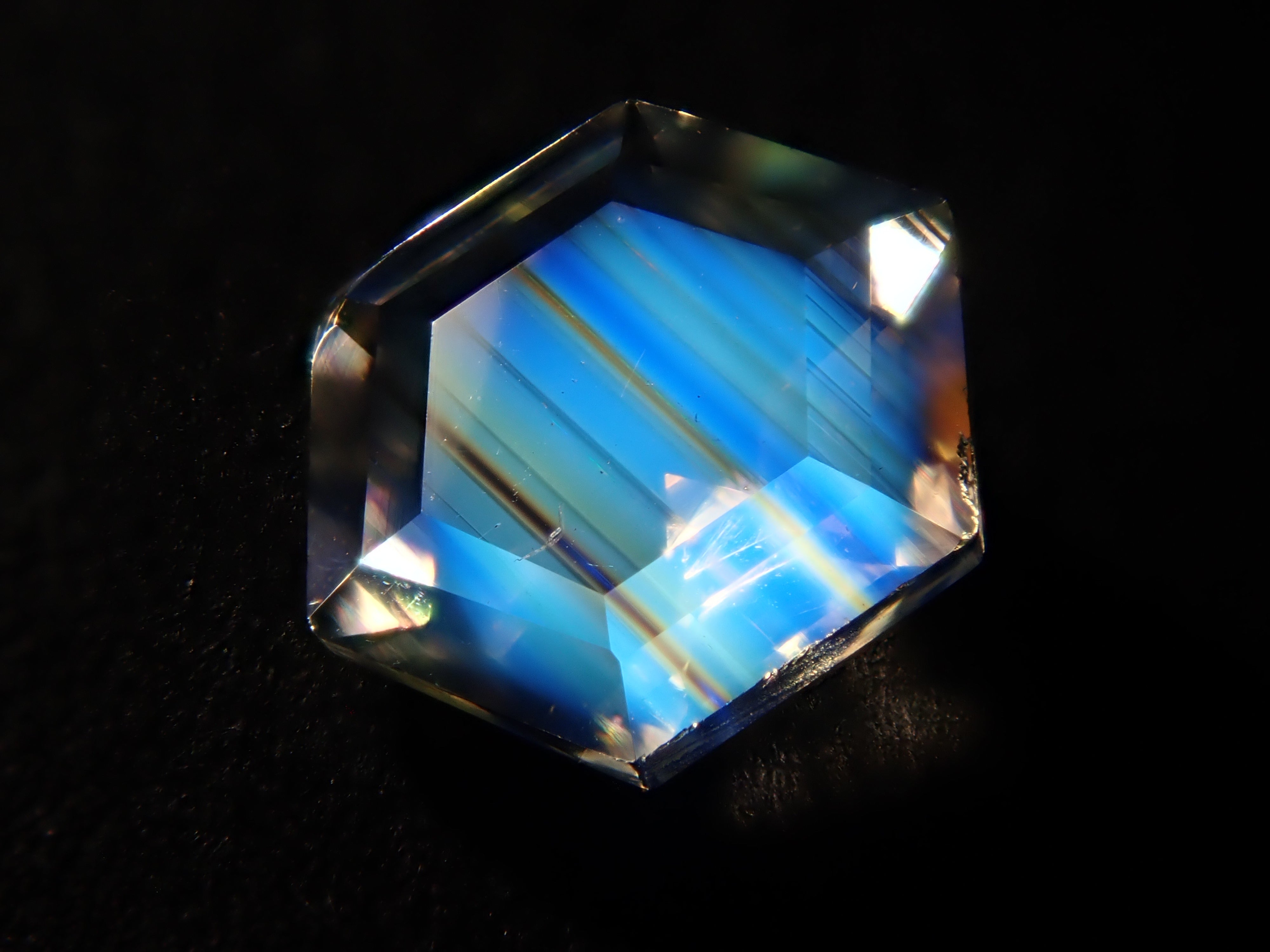 インド産アンデシン・ラブラドライト(通称名 レインボームーンストーン) 0.397ctルース