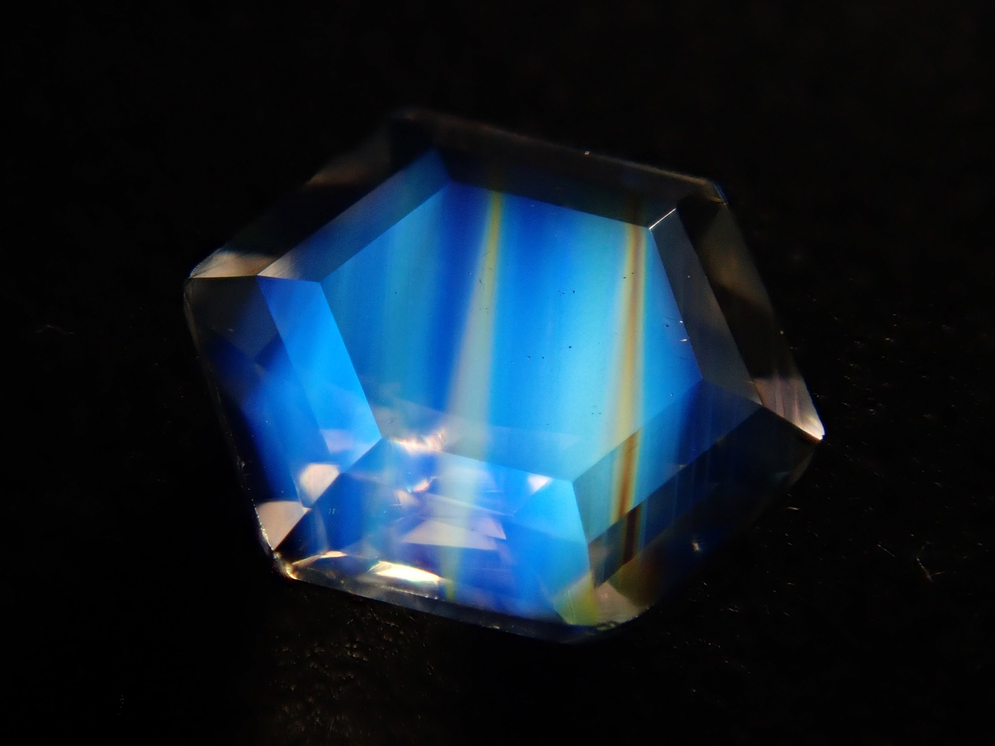 インド産アンデシン・ラブラドライト(通称名 レインボームーンストーン) 0.397ctルース