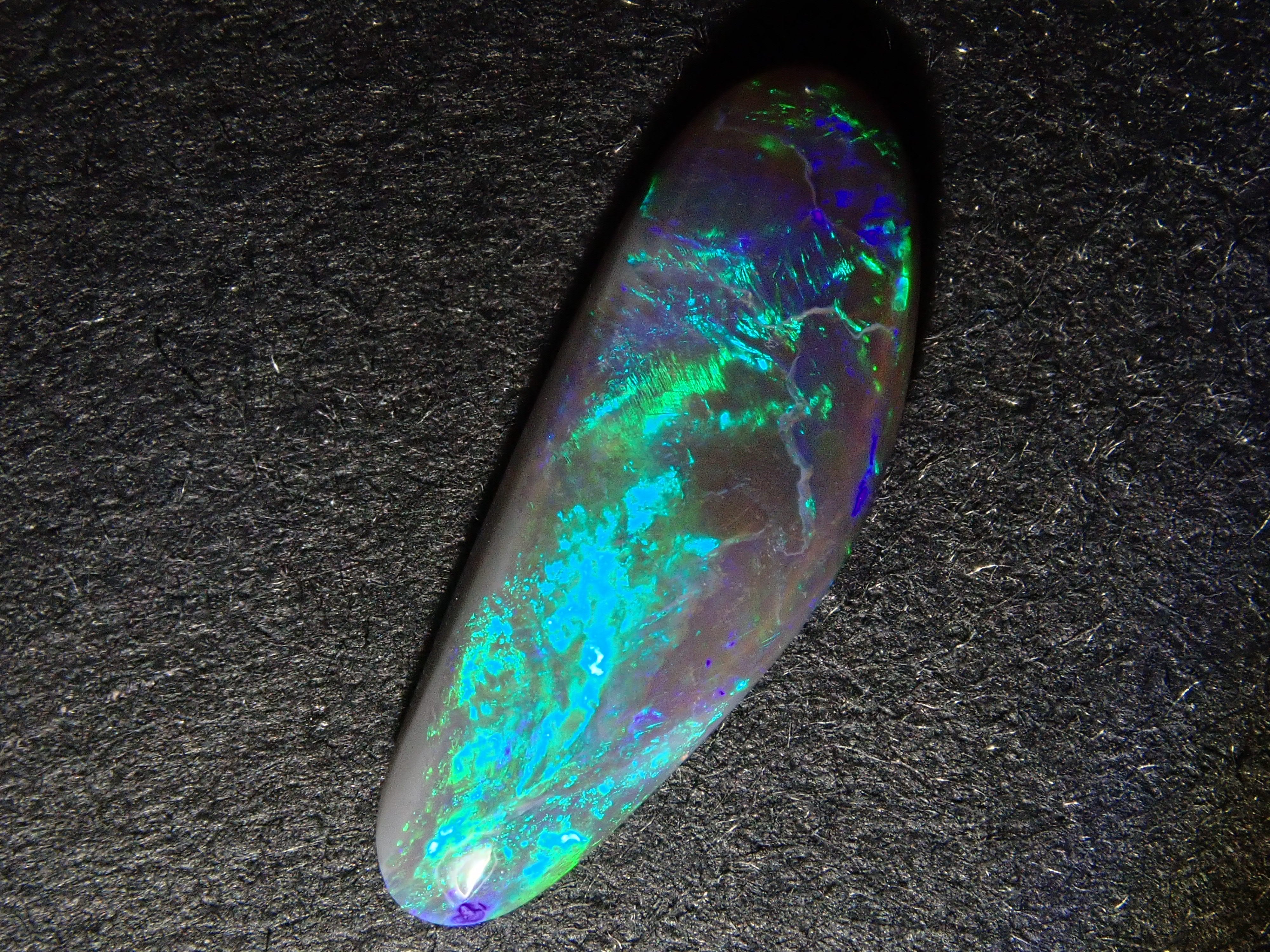 【12562529掲載】オーストラリア産ブラックオパール 0.940ctルース