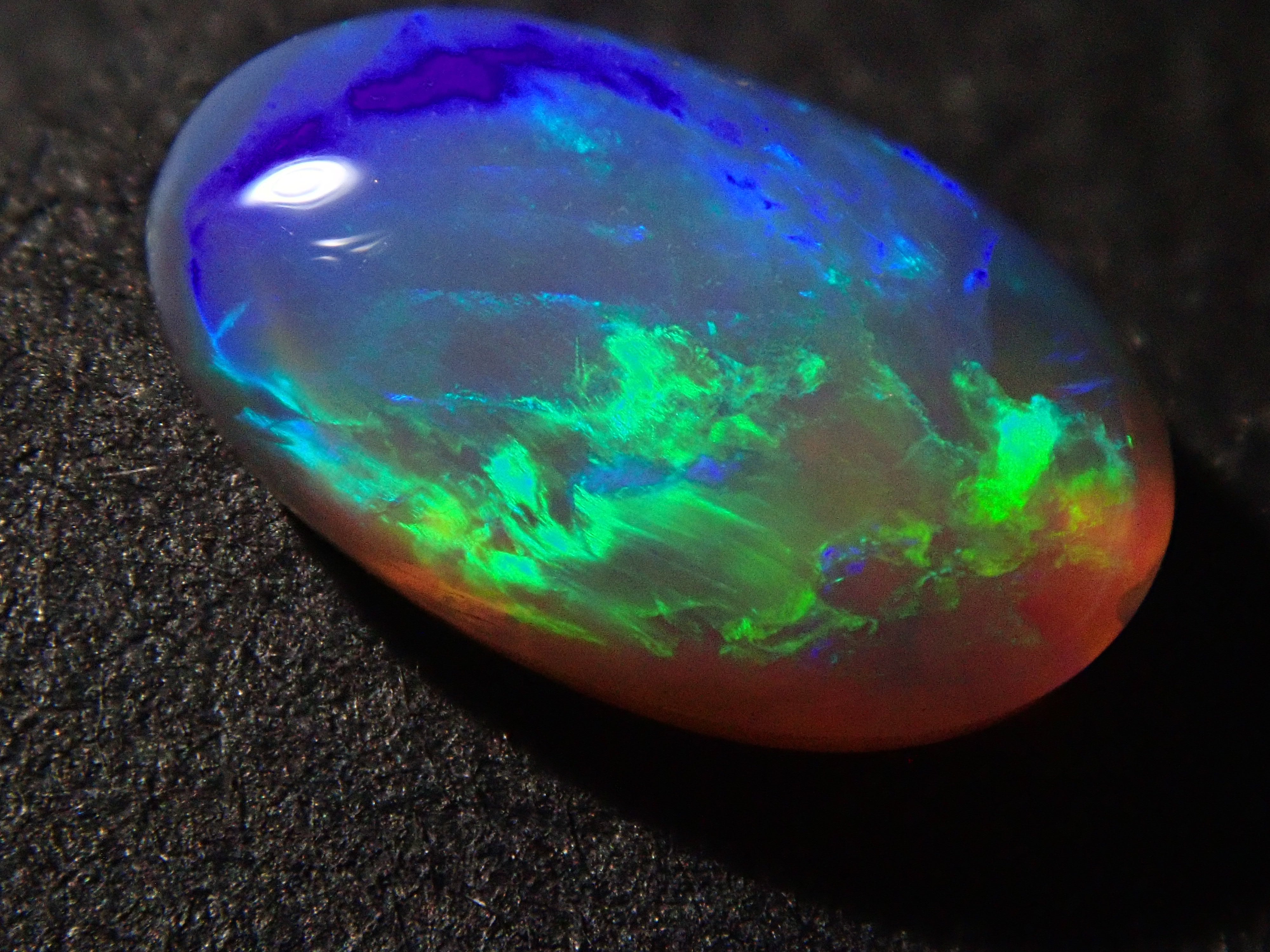 【12562530掲載】オーストラリア産ブラックオパール 0.784ctルース