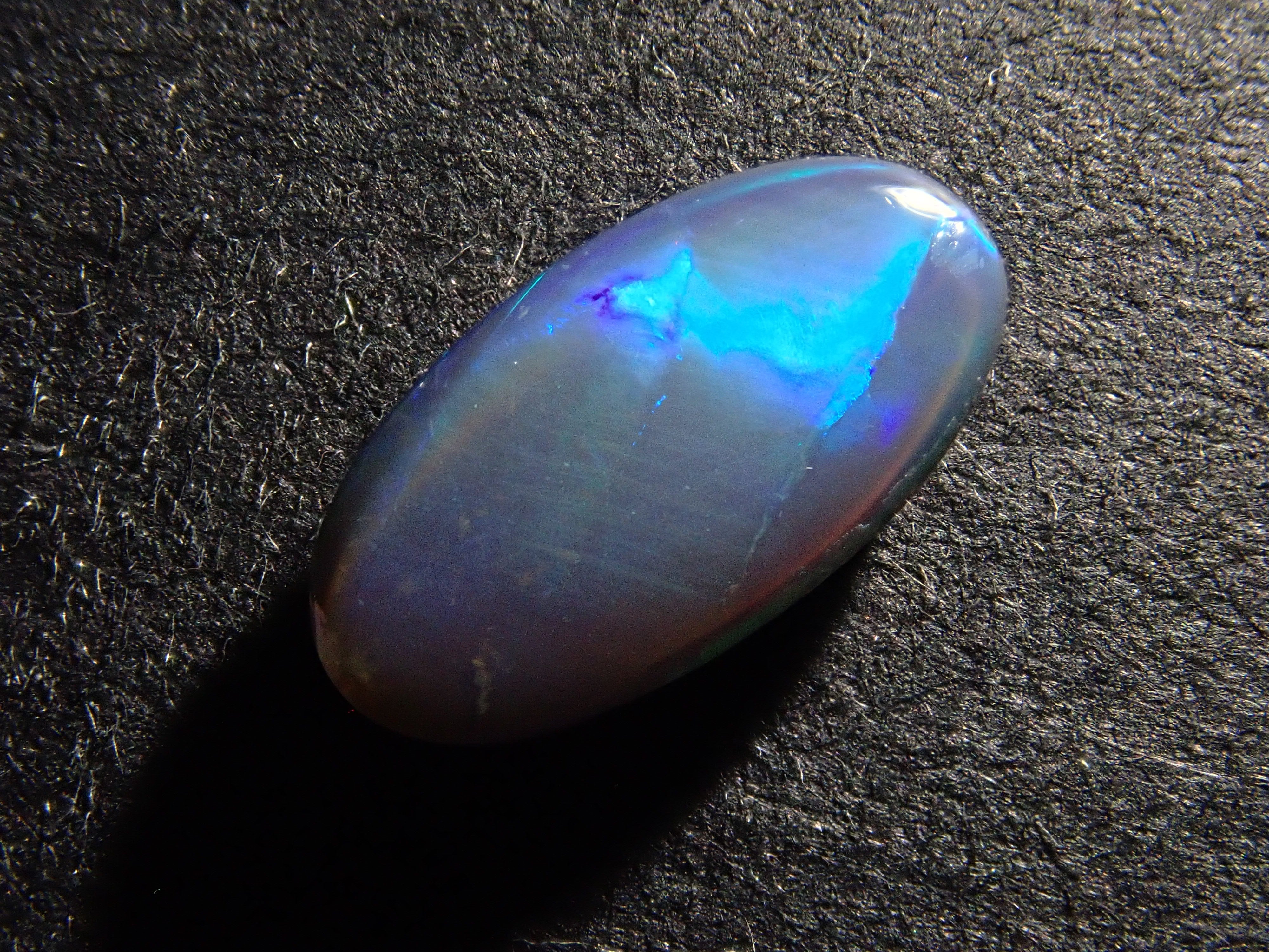 オーストラリア産ブラックオパール 0.754ctルース
