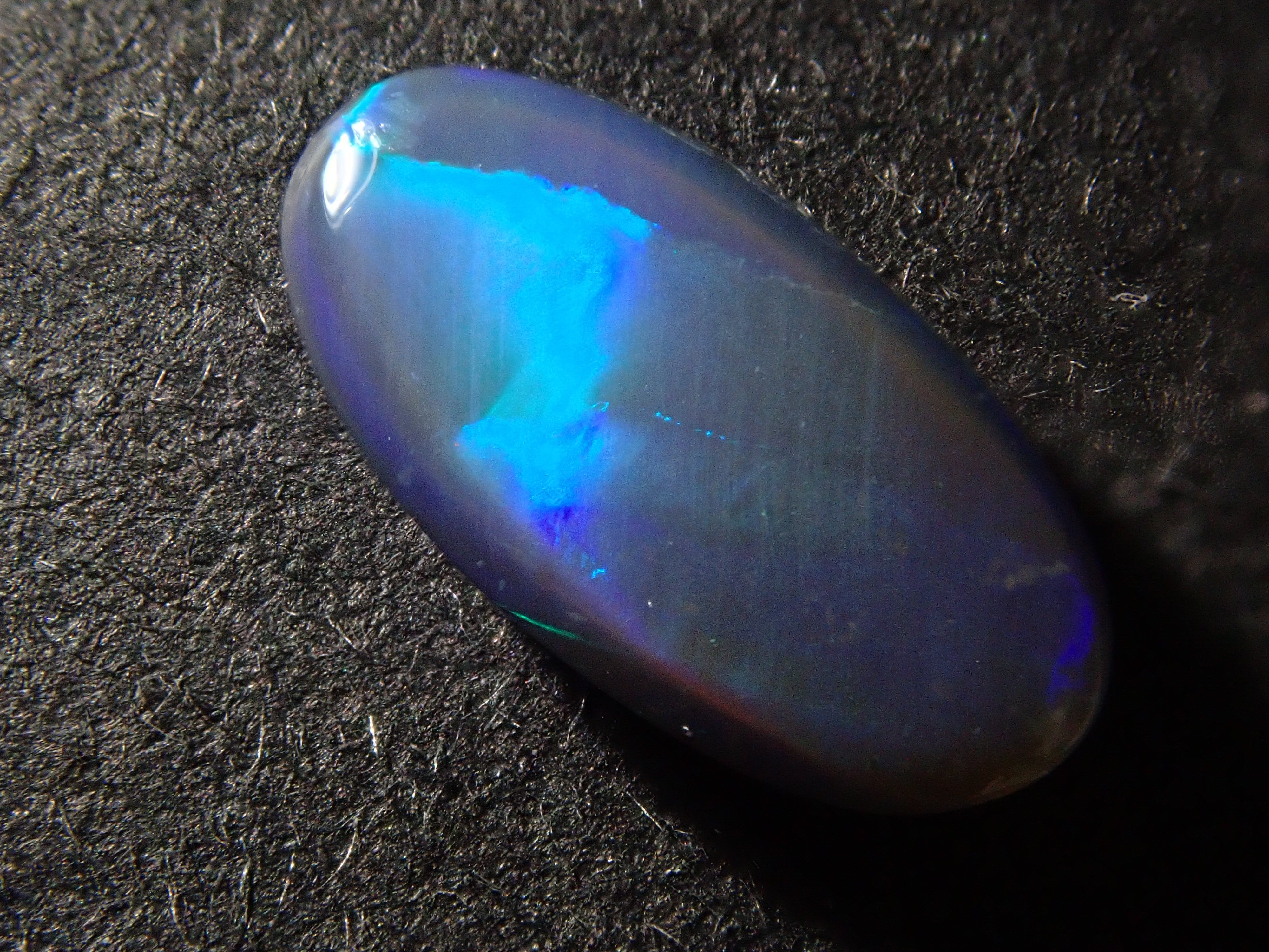 オーストラリア産ブラックオパール 0.754ctルース