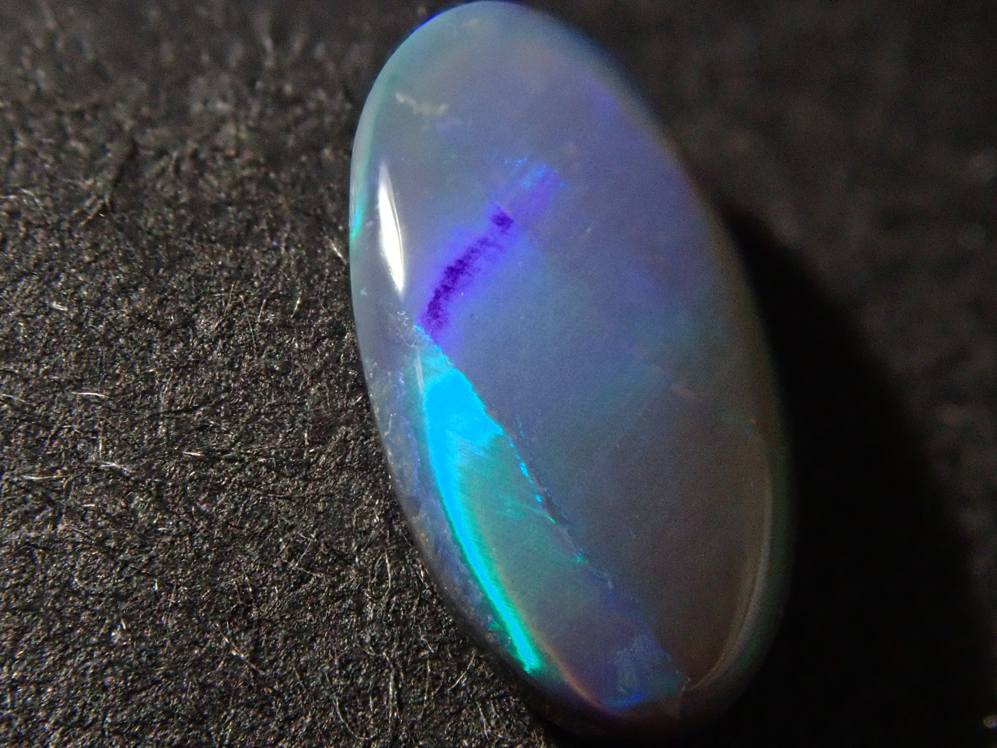 オーストラリア産ブラックオパール 0.754ctルース
