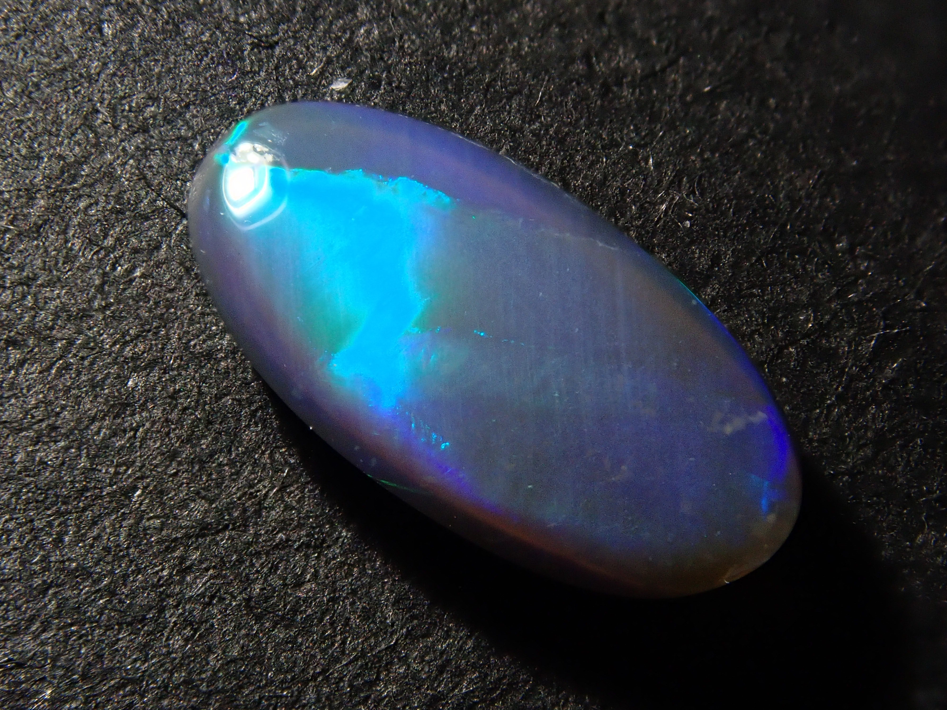 オーストラリア産ブラックオパール 0.754ctルース