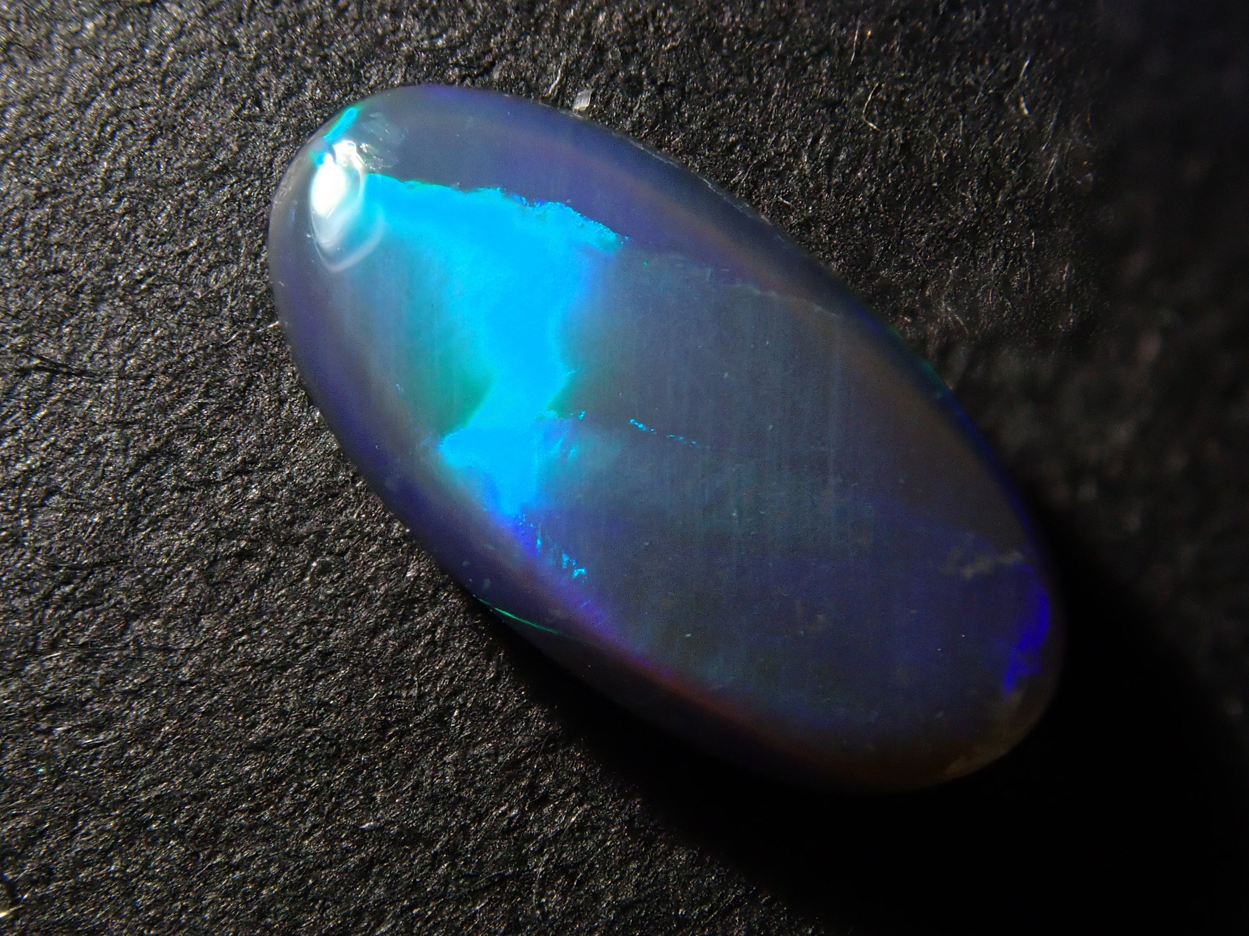 オーストラリア産ブラックオパール 0.754ctルース