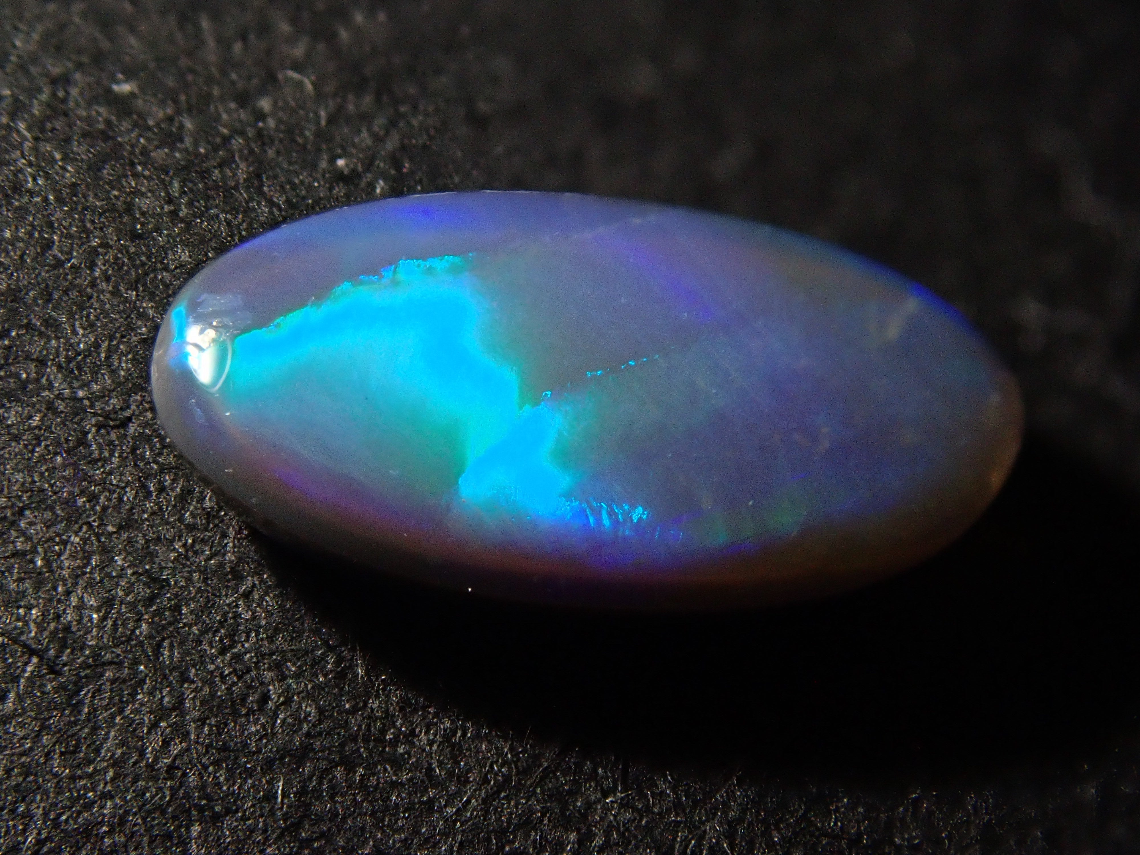 オーストラリア産ブラックオパール 0.754ctルース