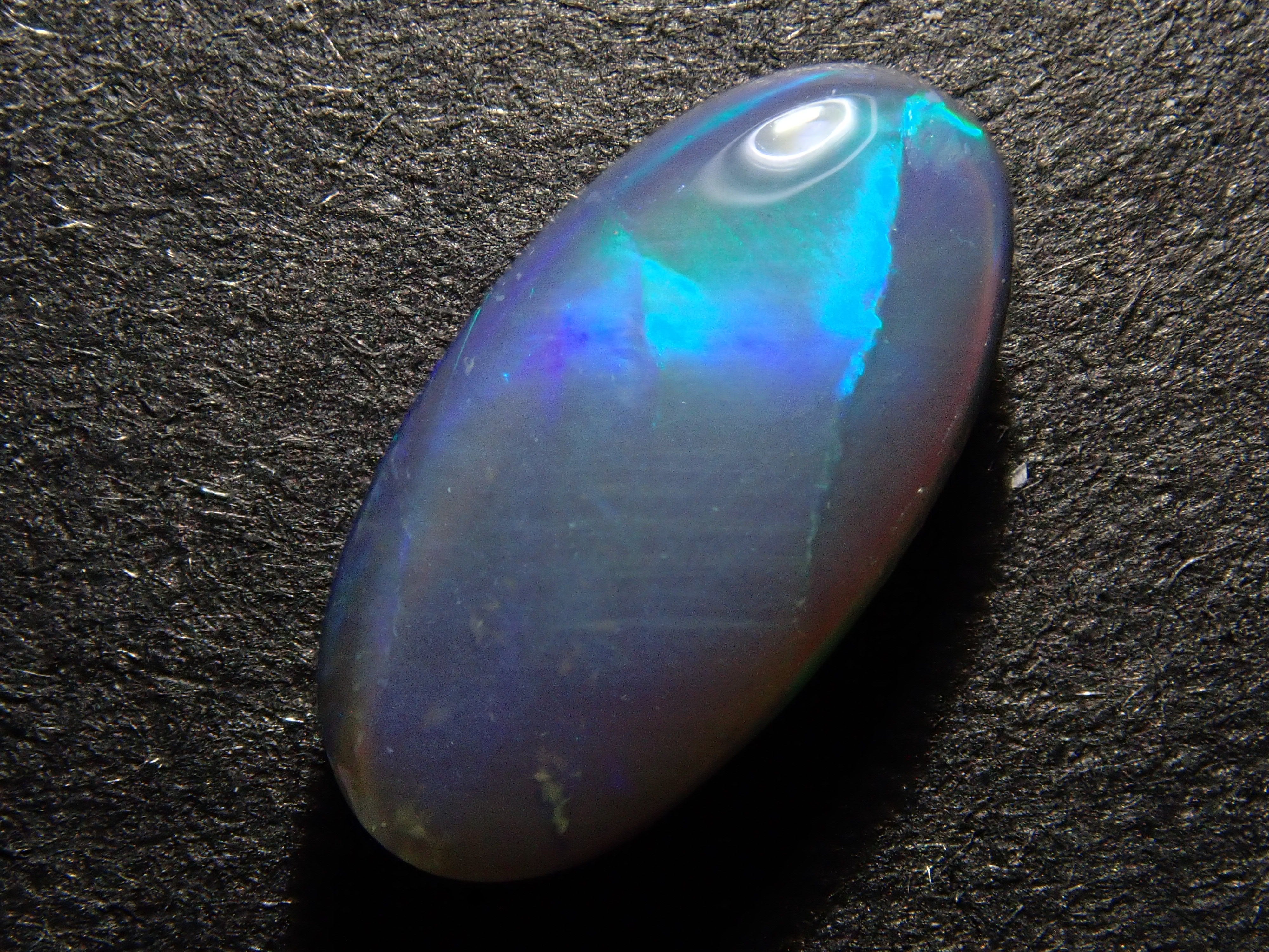 オーストラリア産ブラックオパール 0.754ctルース