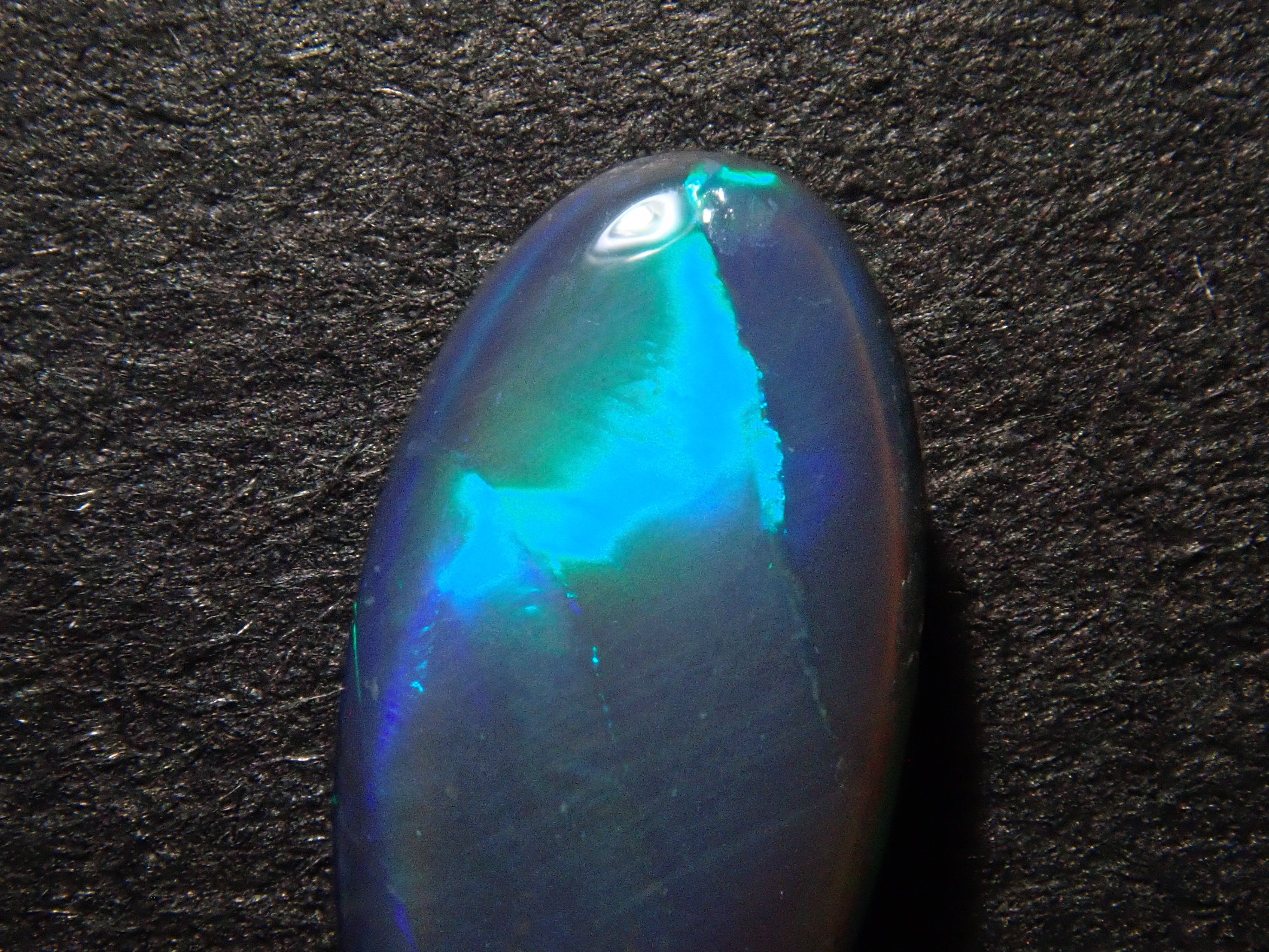 オーストラリア産ブラックオパール 0.754ctルース