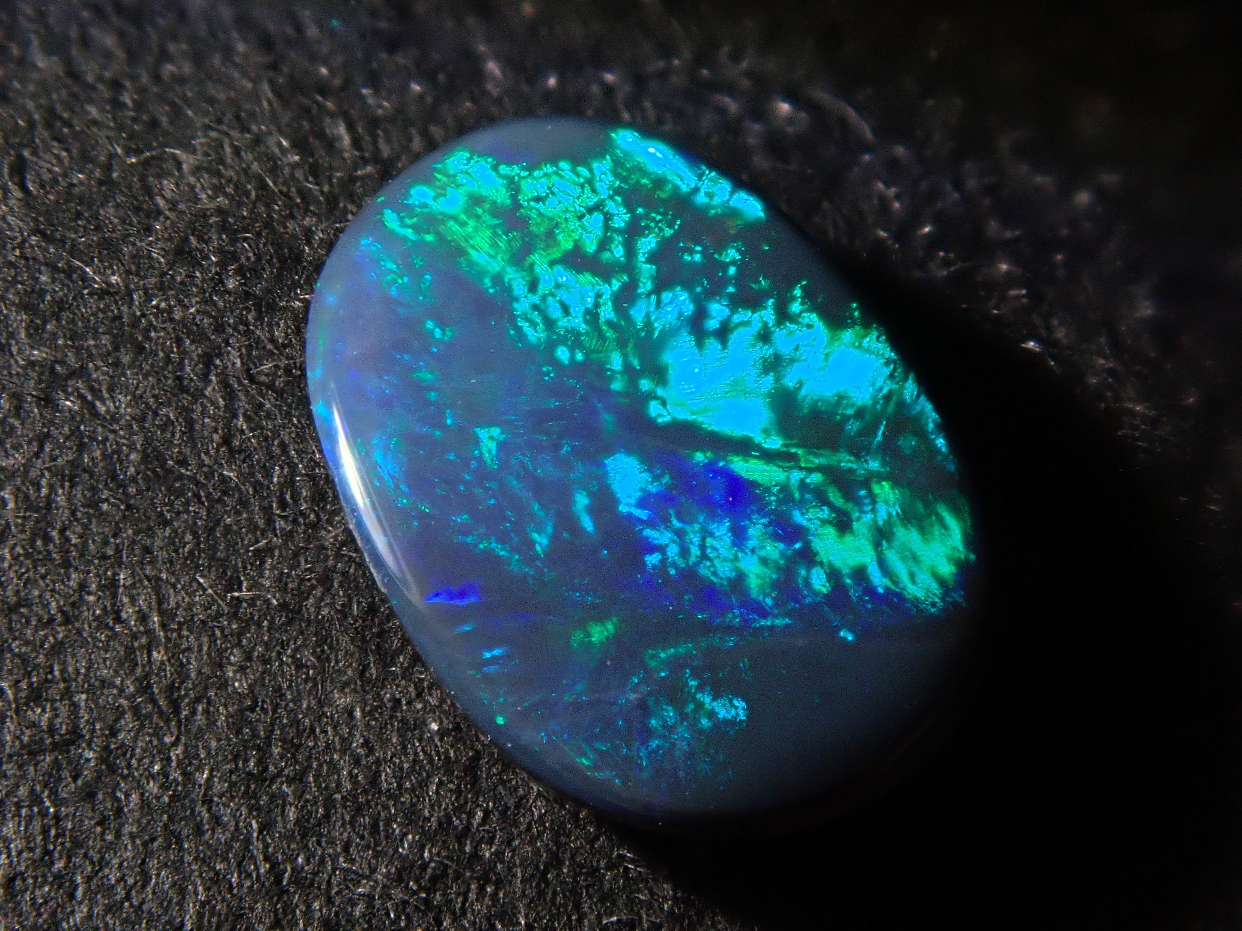 【12562532掲載】オーストラリア産ブラックオパール 0.605ctルース