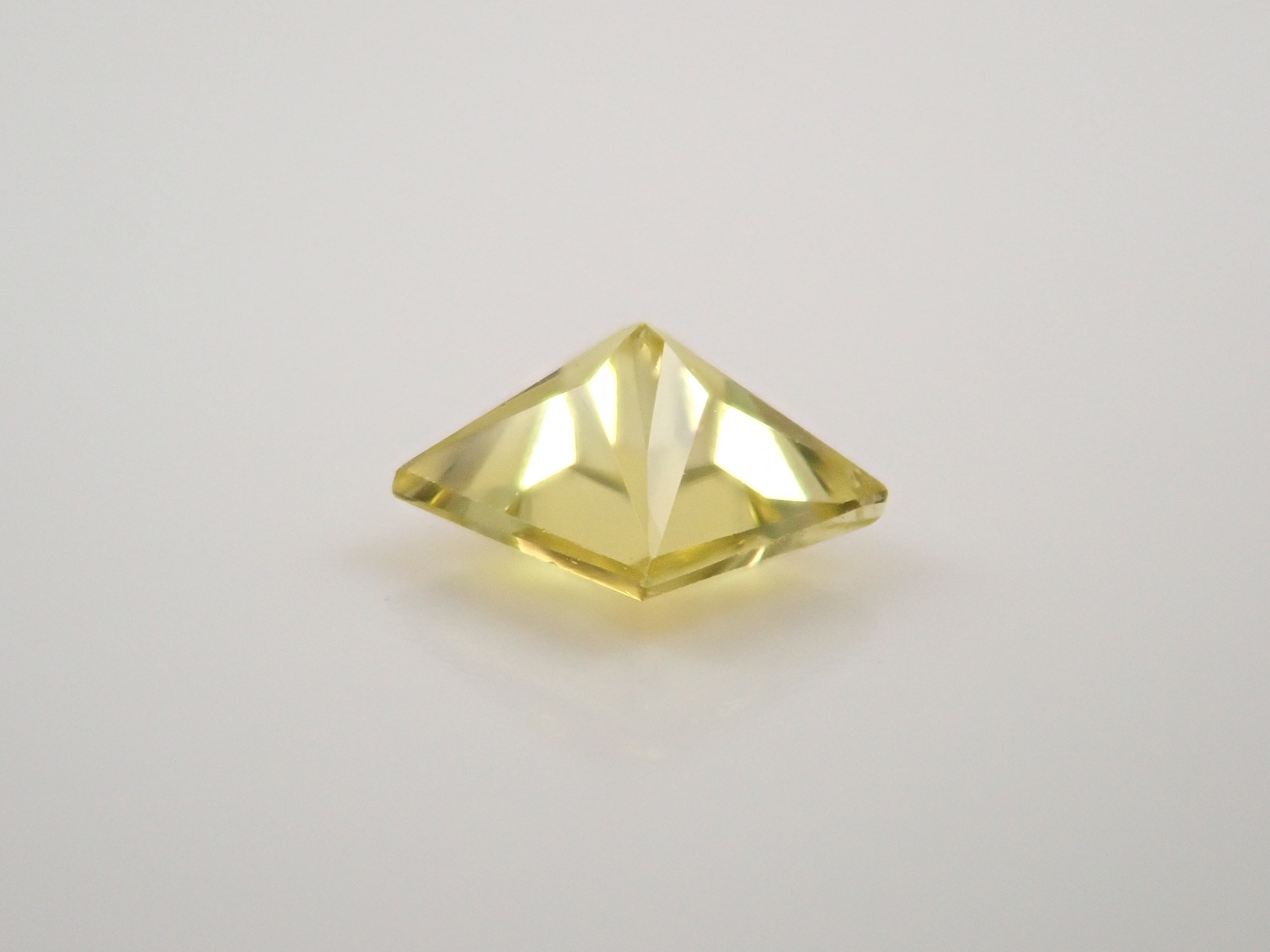 ザンビア産カナリーイエロートルマリン 0.158ctルース