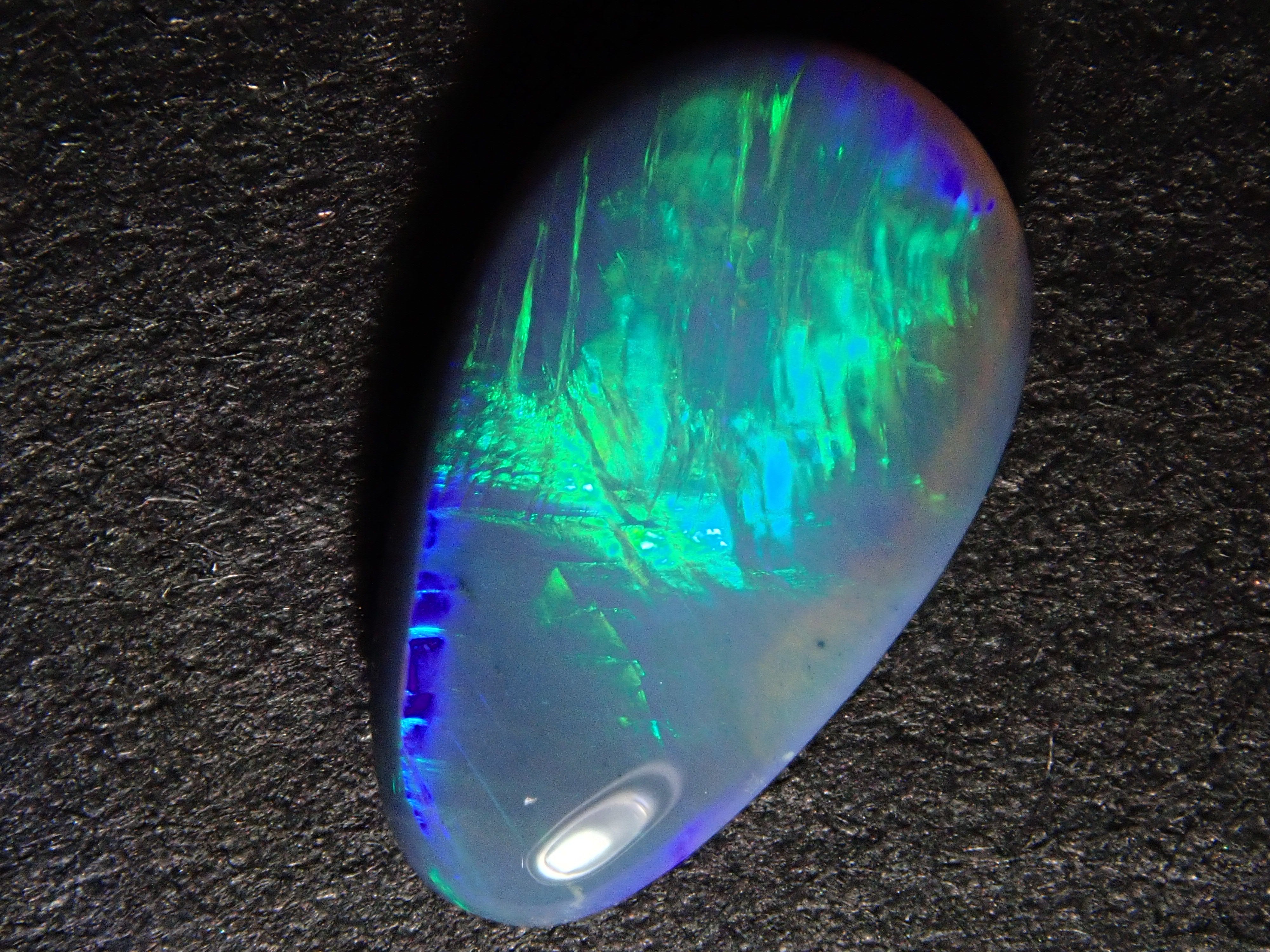 【12562524掲載】オーストラリア産ブラックオパール 0.758ctルース