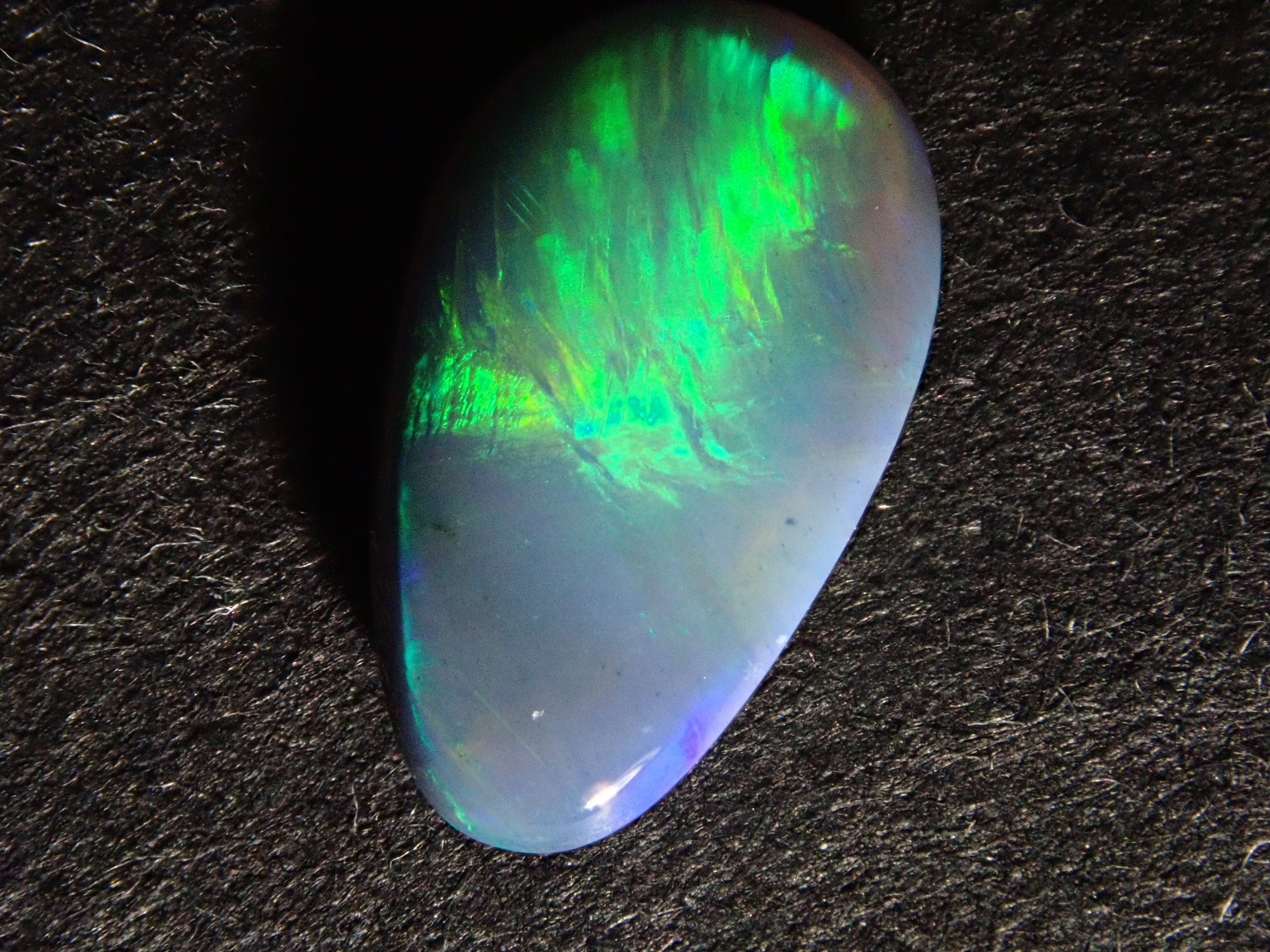 【12562524掲載】オーストラリア産ブラックオパール 0.758ctルース