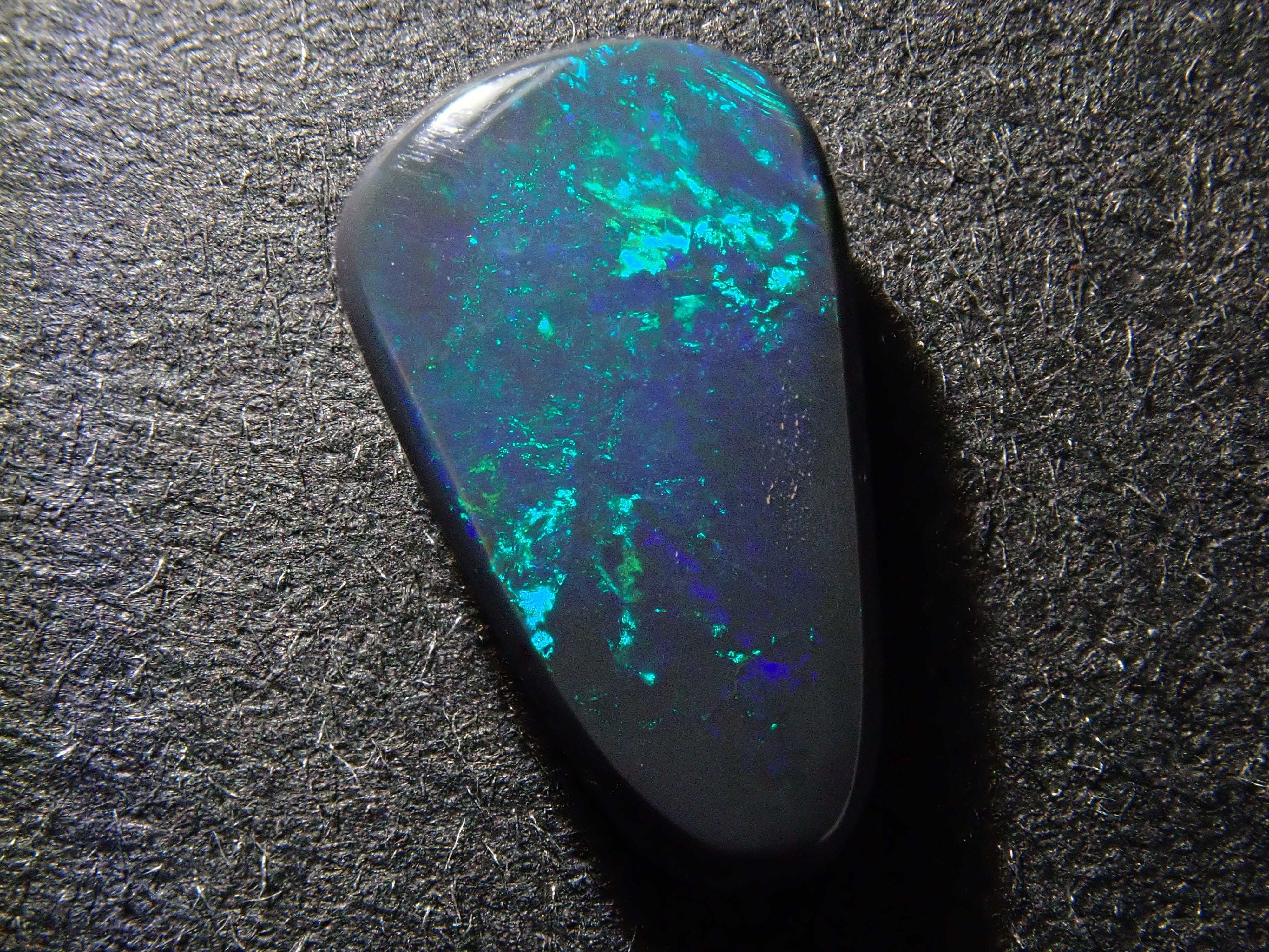 オーストラリア産ブラックオパール 0.754ctルース