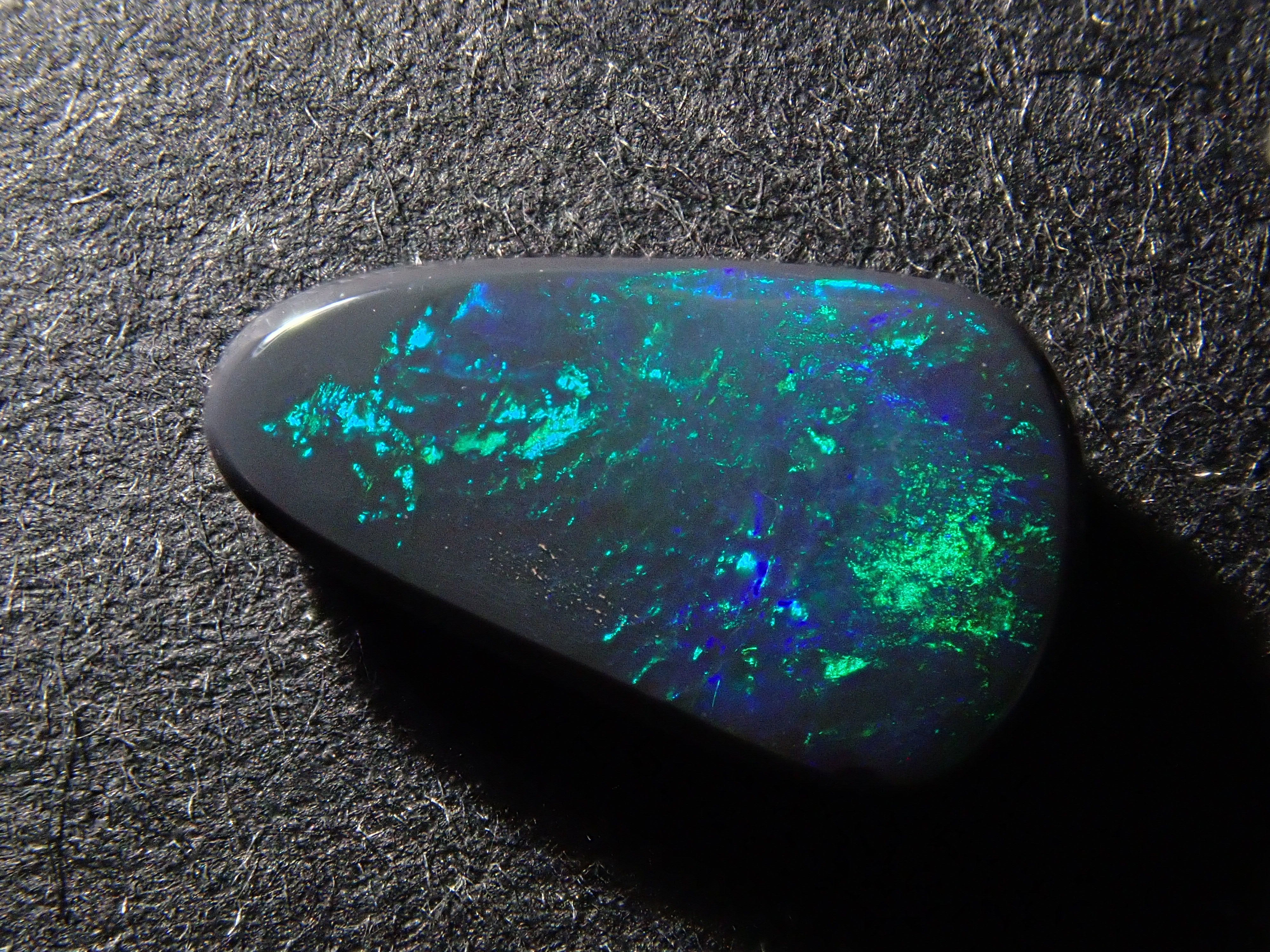 オーストラリア産ブラックオパール 0.754ctルース
