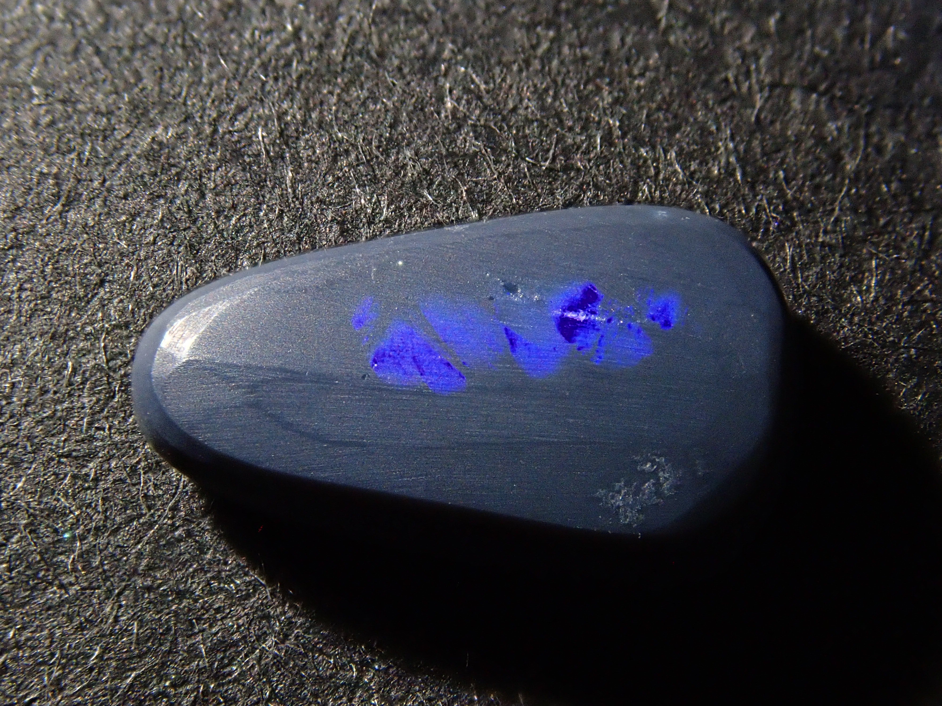 オーストラリア産ブラックオパール 0.754ctルース