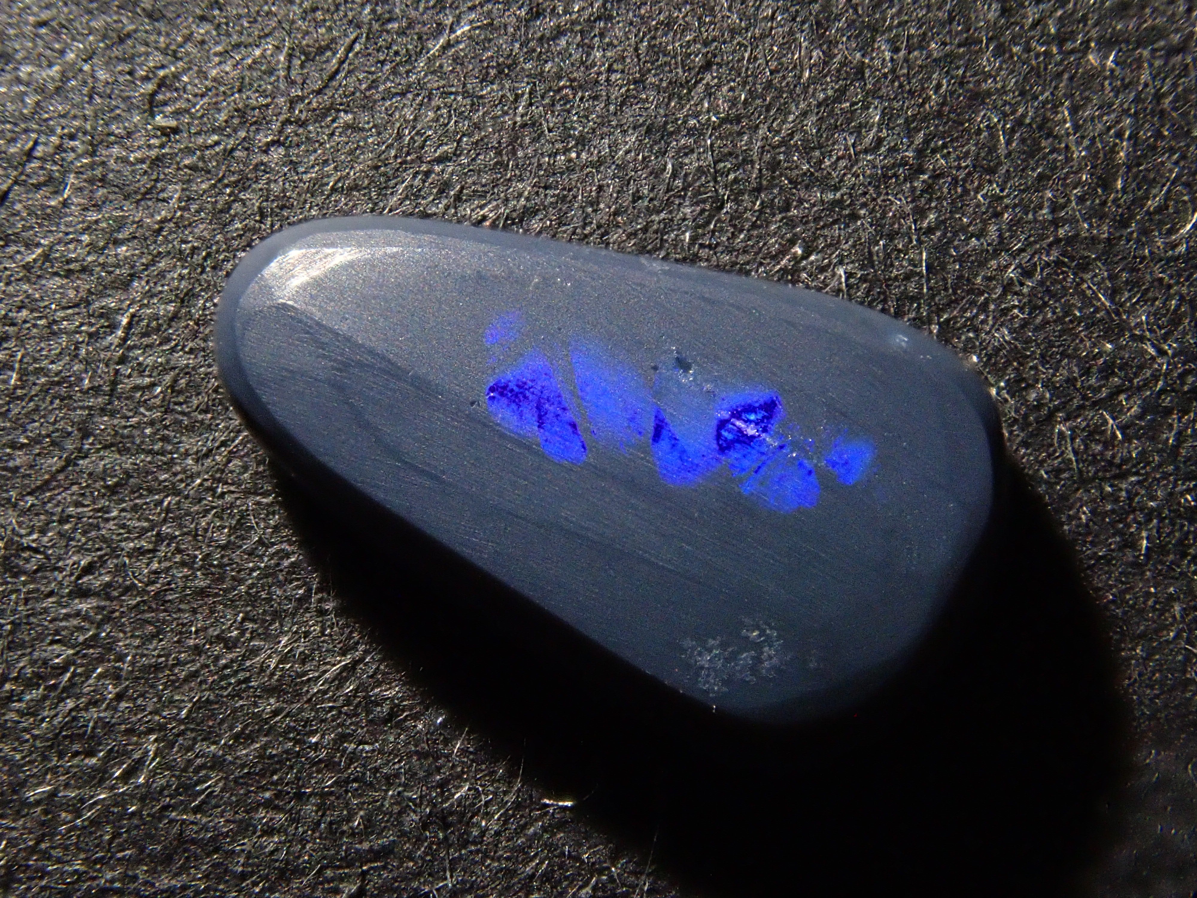 オーストラリア産ブラックオパール 0.754ctルース