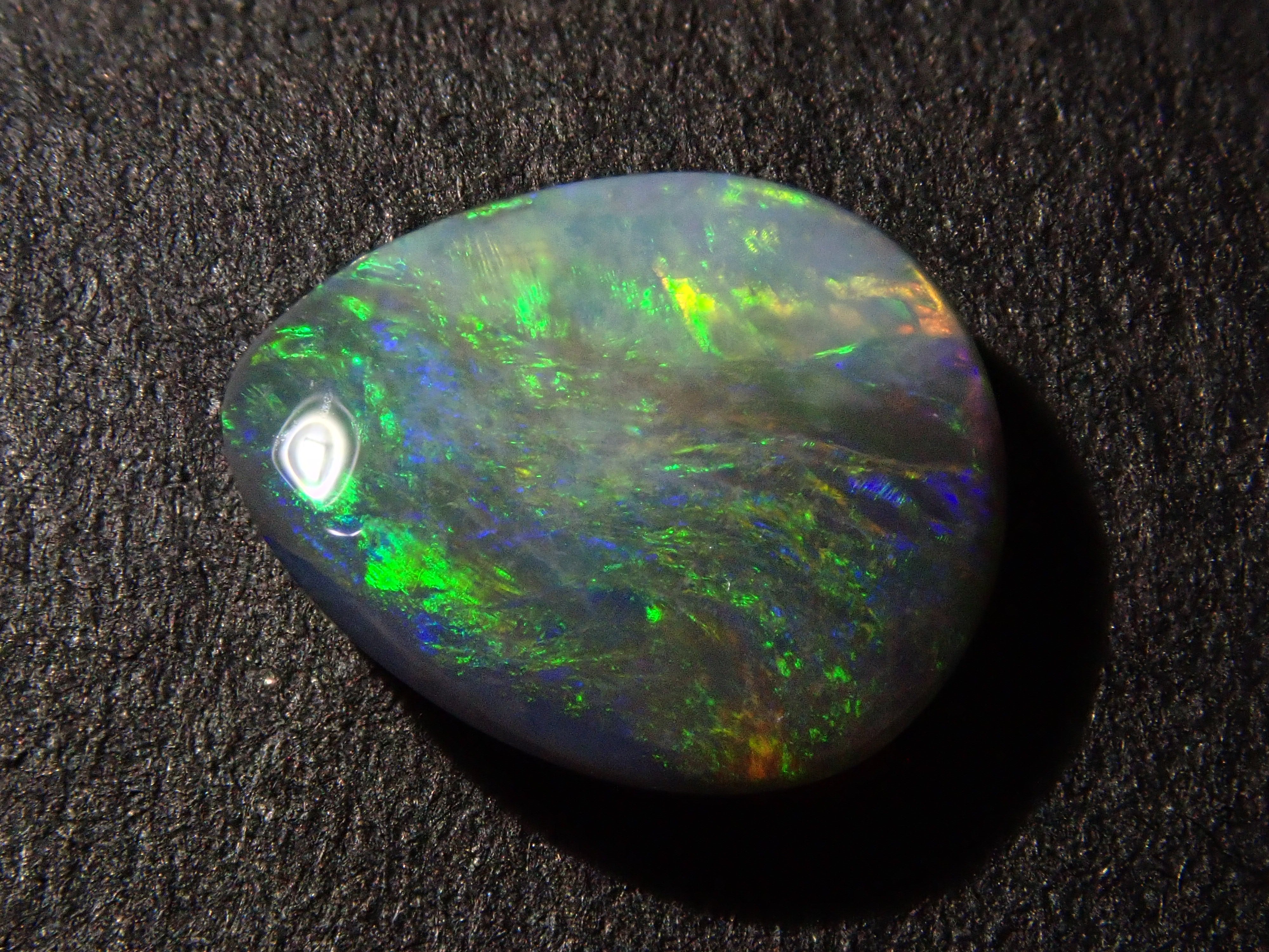 【12562537掲載】オーストラリア産ブラックオパール 0.744ctルース