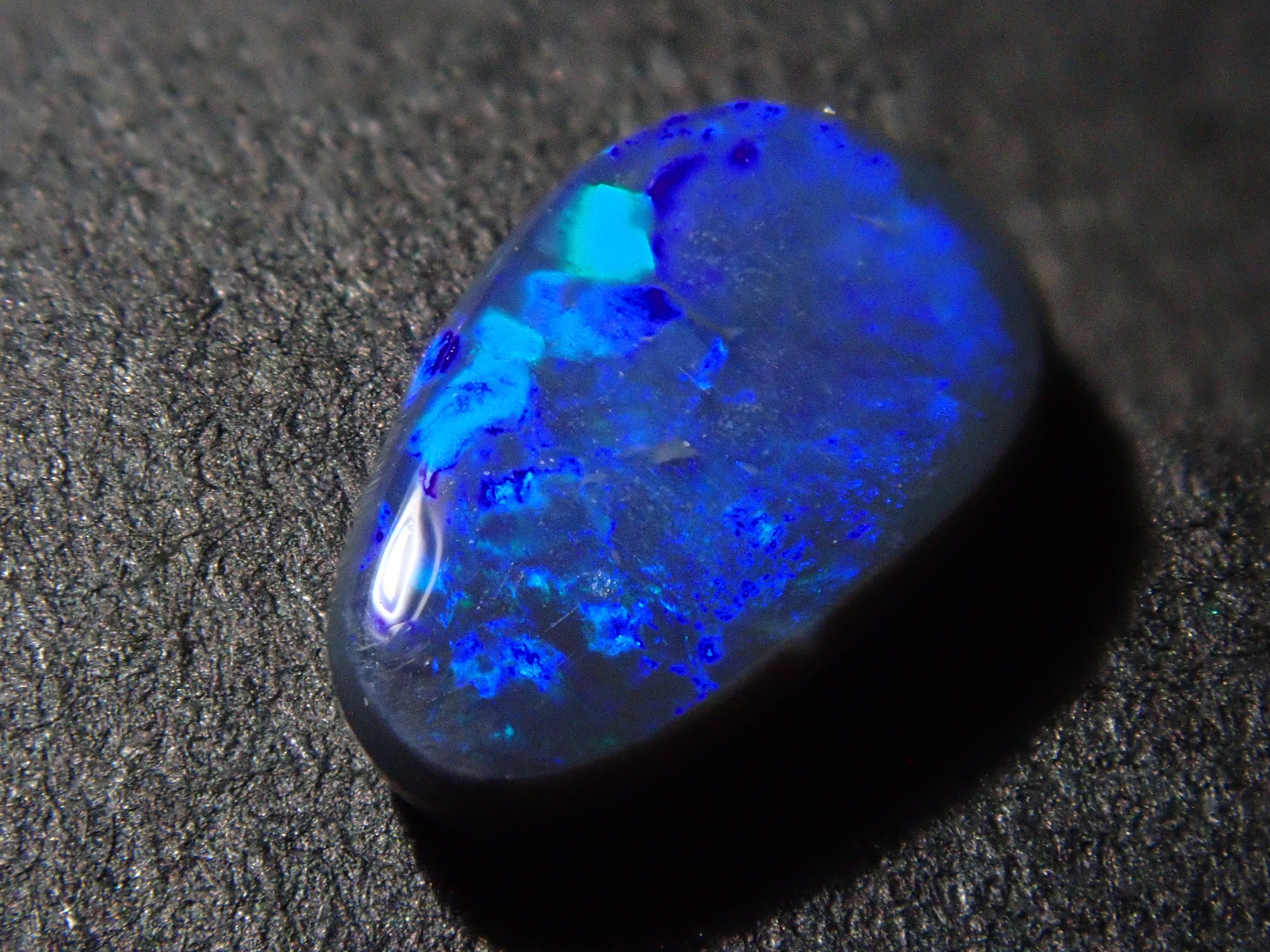 【12562538掲載】オーストラリア産ブラックオパール 0.548ctルース