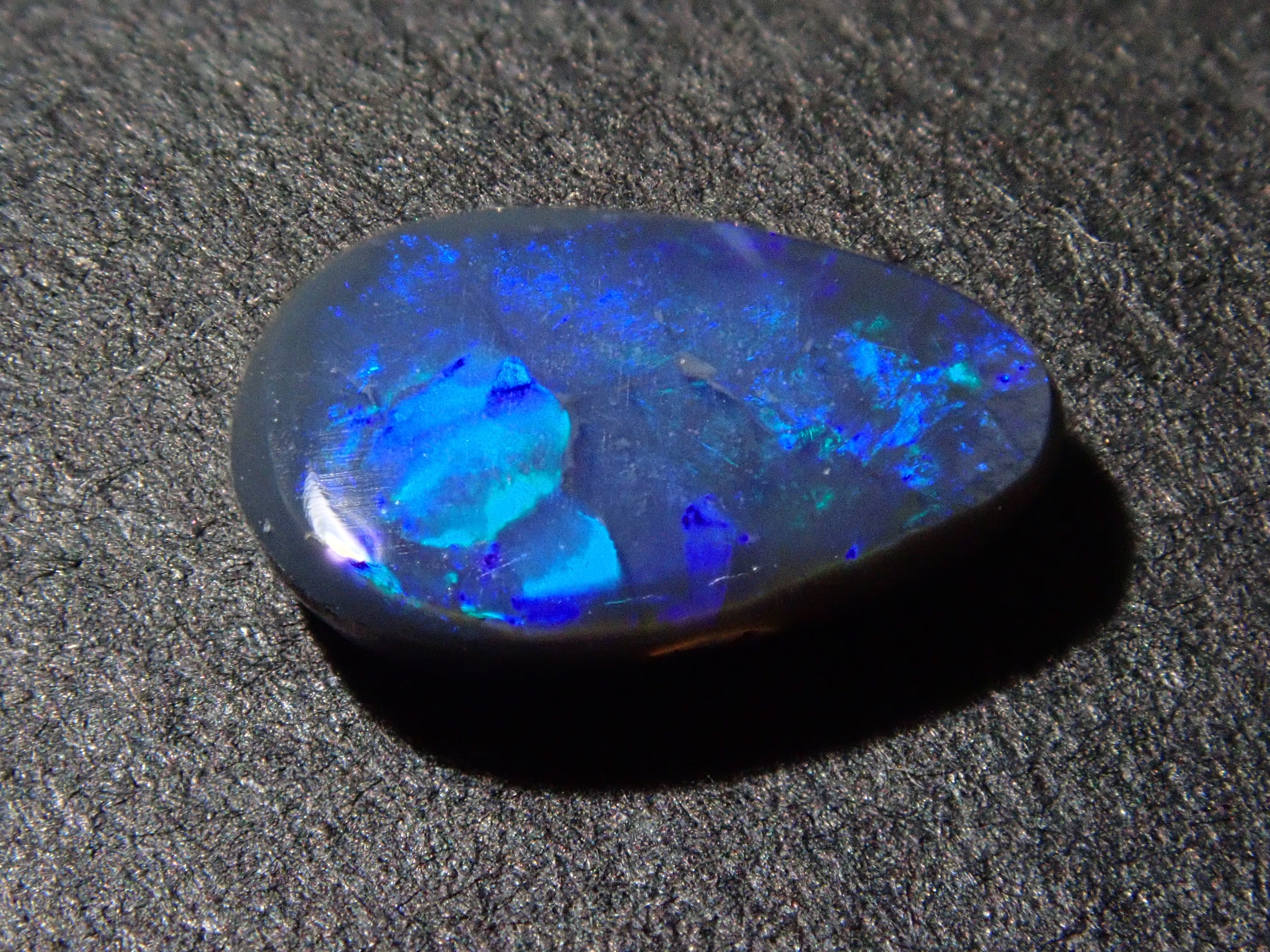 【12562538掲載】オーストラリア産ブラックオパール 0.548ctルース