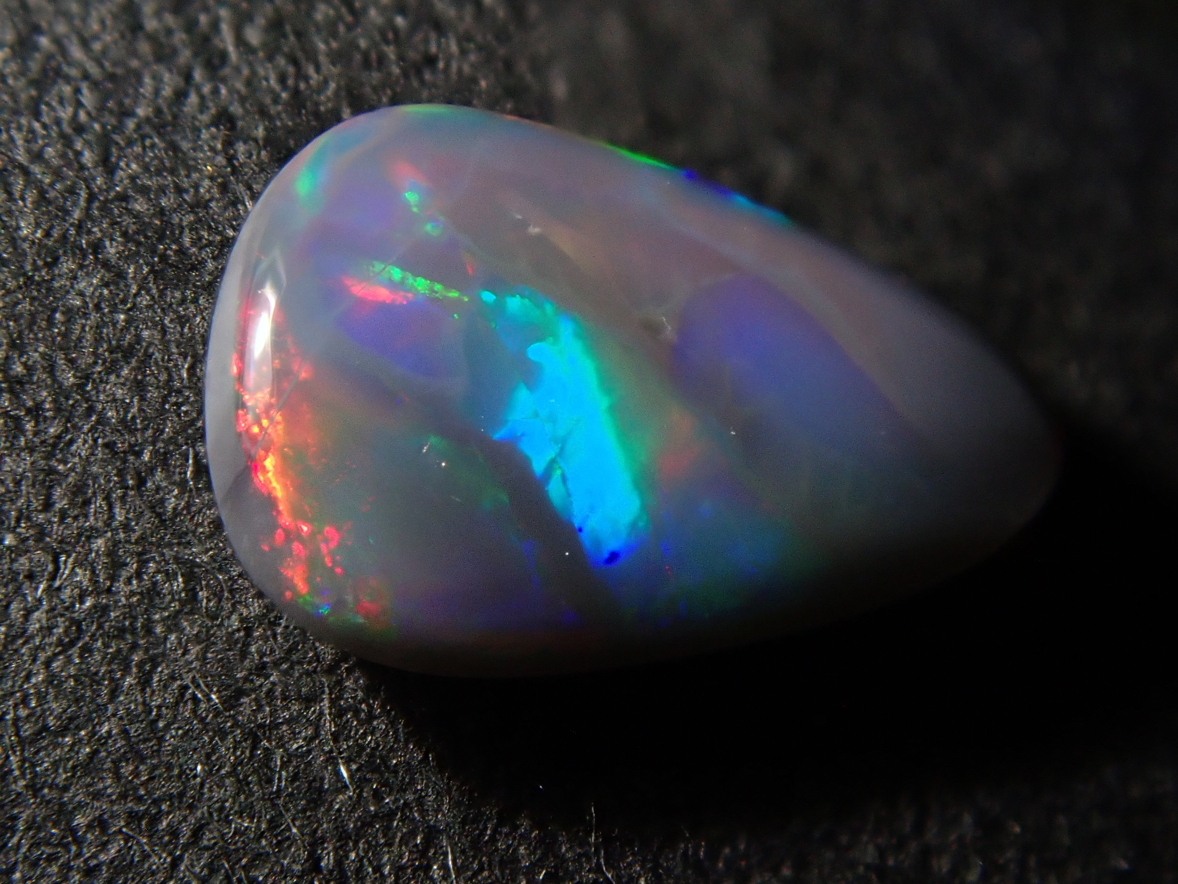 【12562540掲載】オーストラリア産ブラックオパール 0.336ctルース