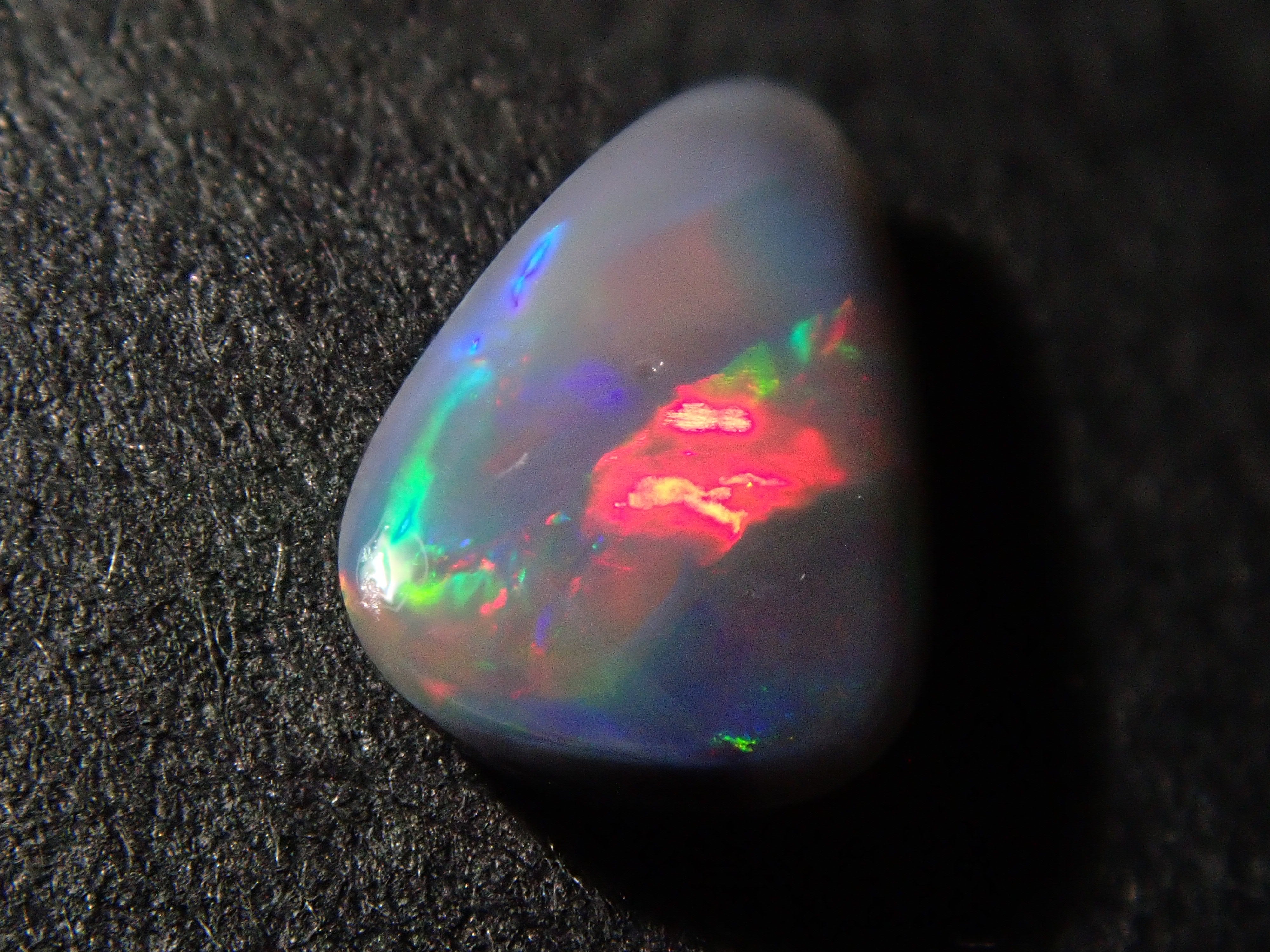 【12562540掲載】オーストラリア産ブラックオパール 0.336ctルース