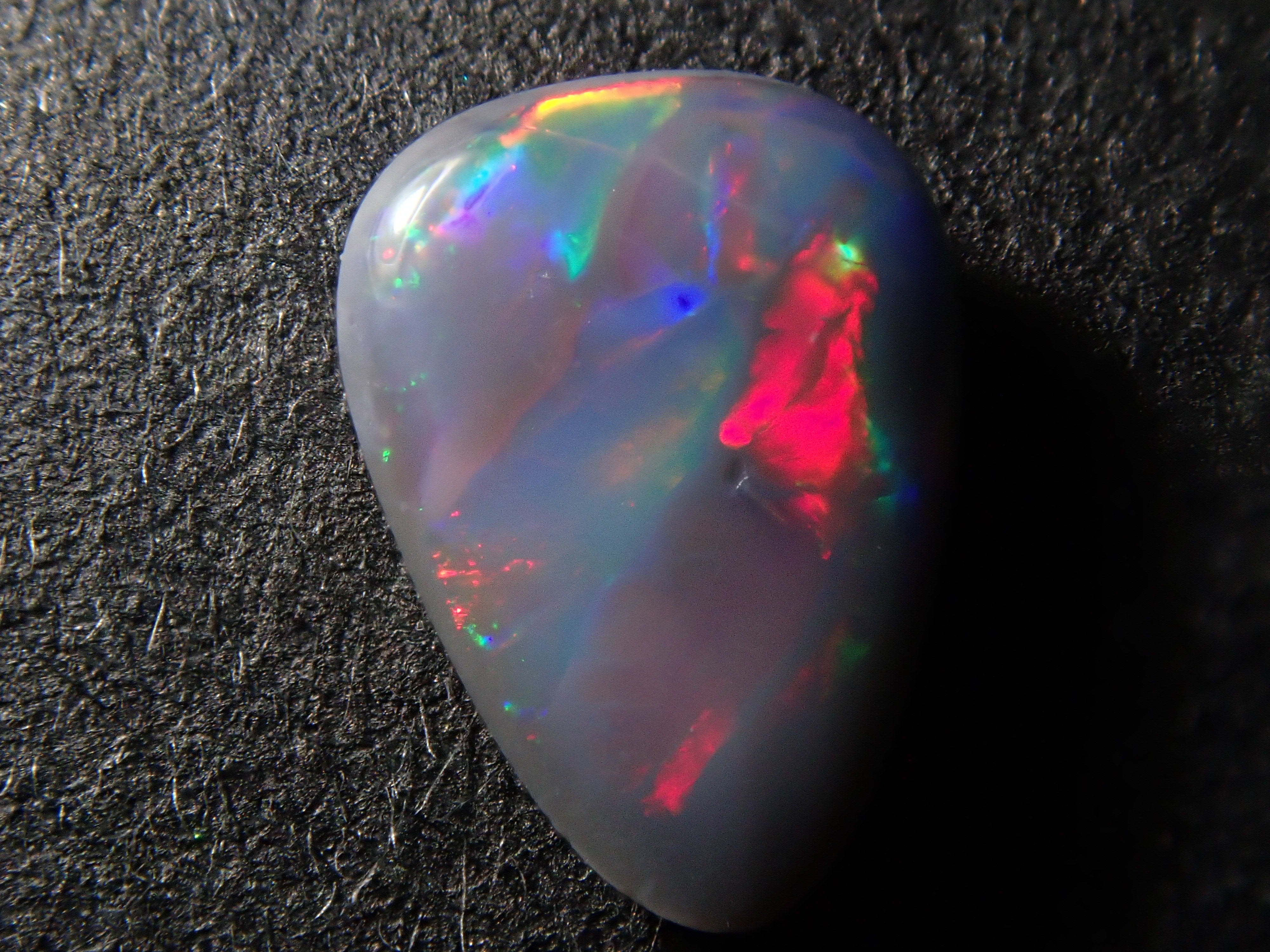 【12562540掲載】オーストラリア産ブラックオパール 0.336ctルース