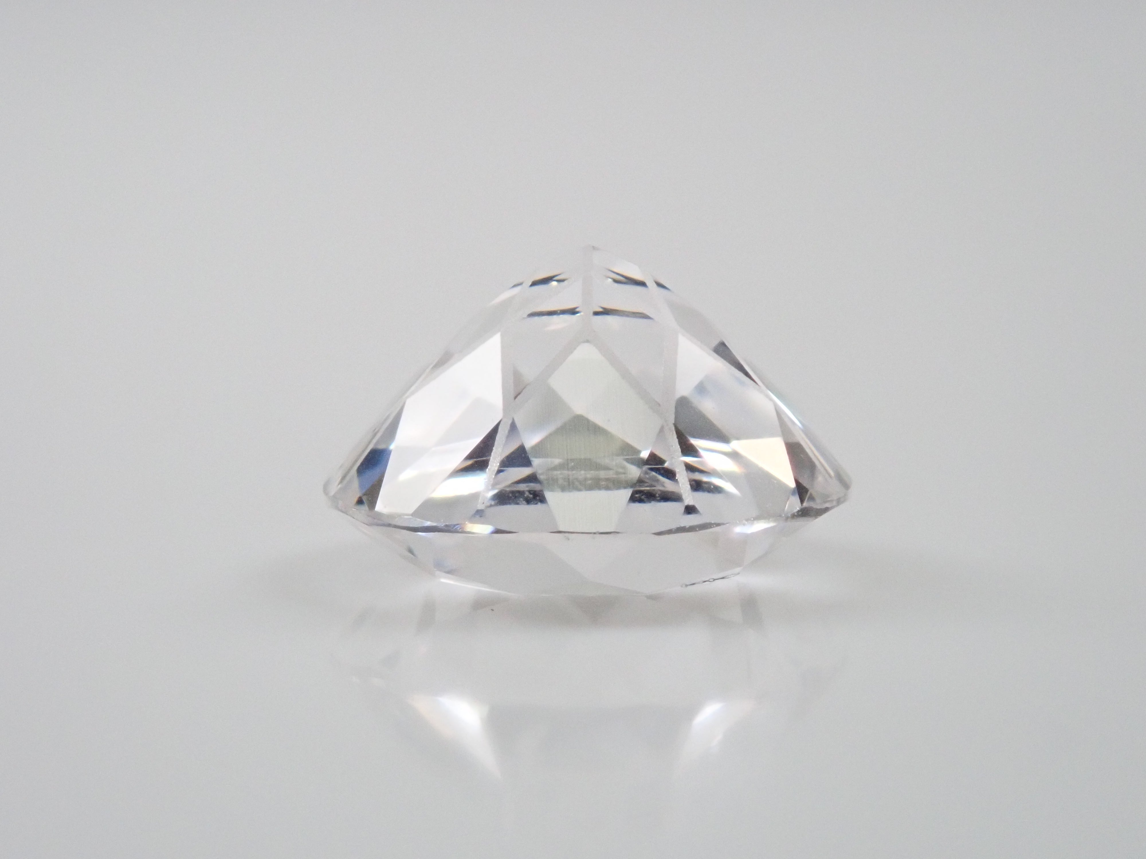 【ダンデライオンカット】ダンビュライト 8mm/1.860ct《コラボ》ルース ワッペン付