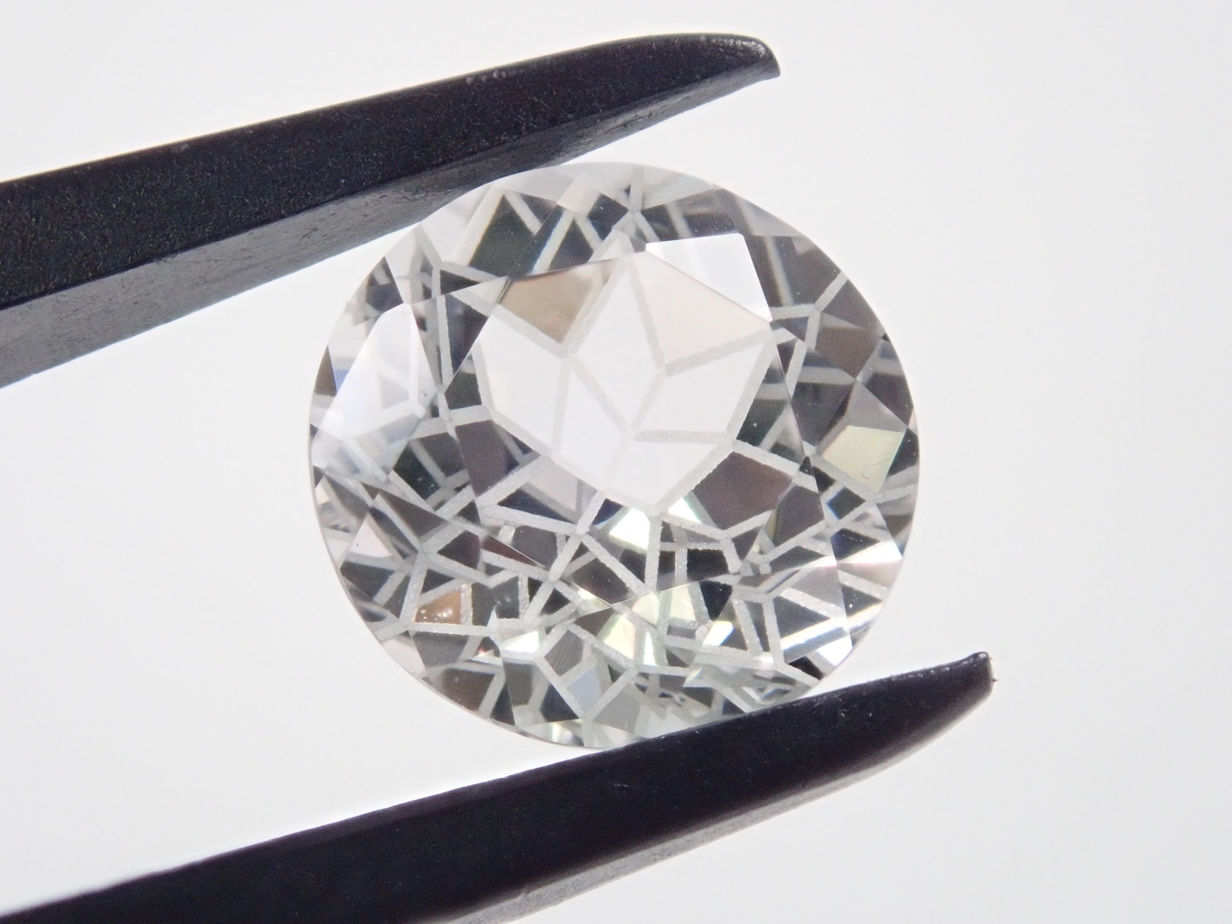 【ダンデライオンカット】ダンビュライト 8mm/1.860ct《コラボ》ルース ワッペン付