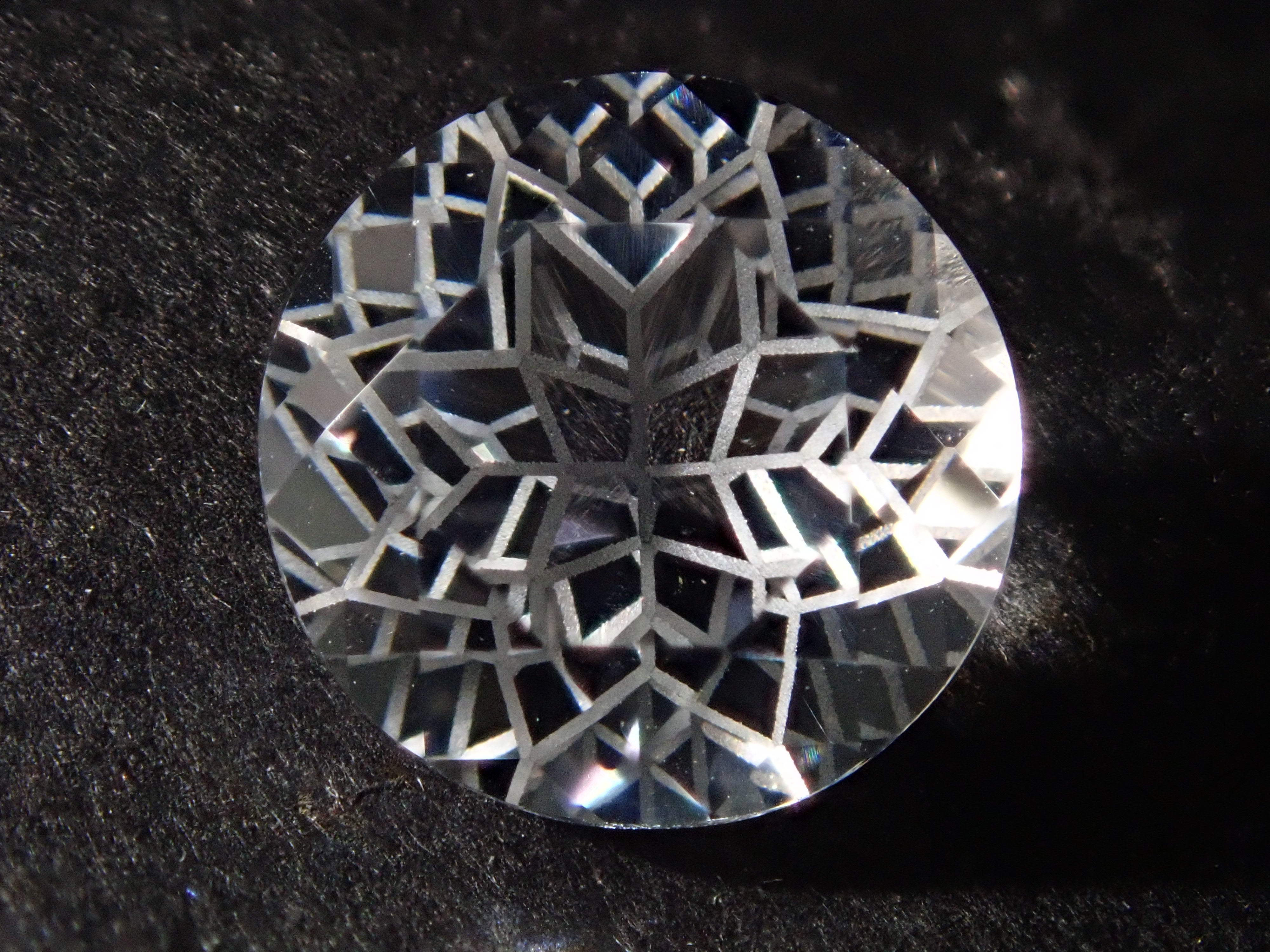 【ダンデライオンカット】ダンビュライト 8mm/1.860ct《コラボ》ルース ワッペン付