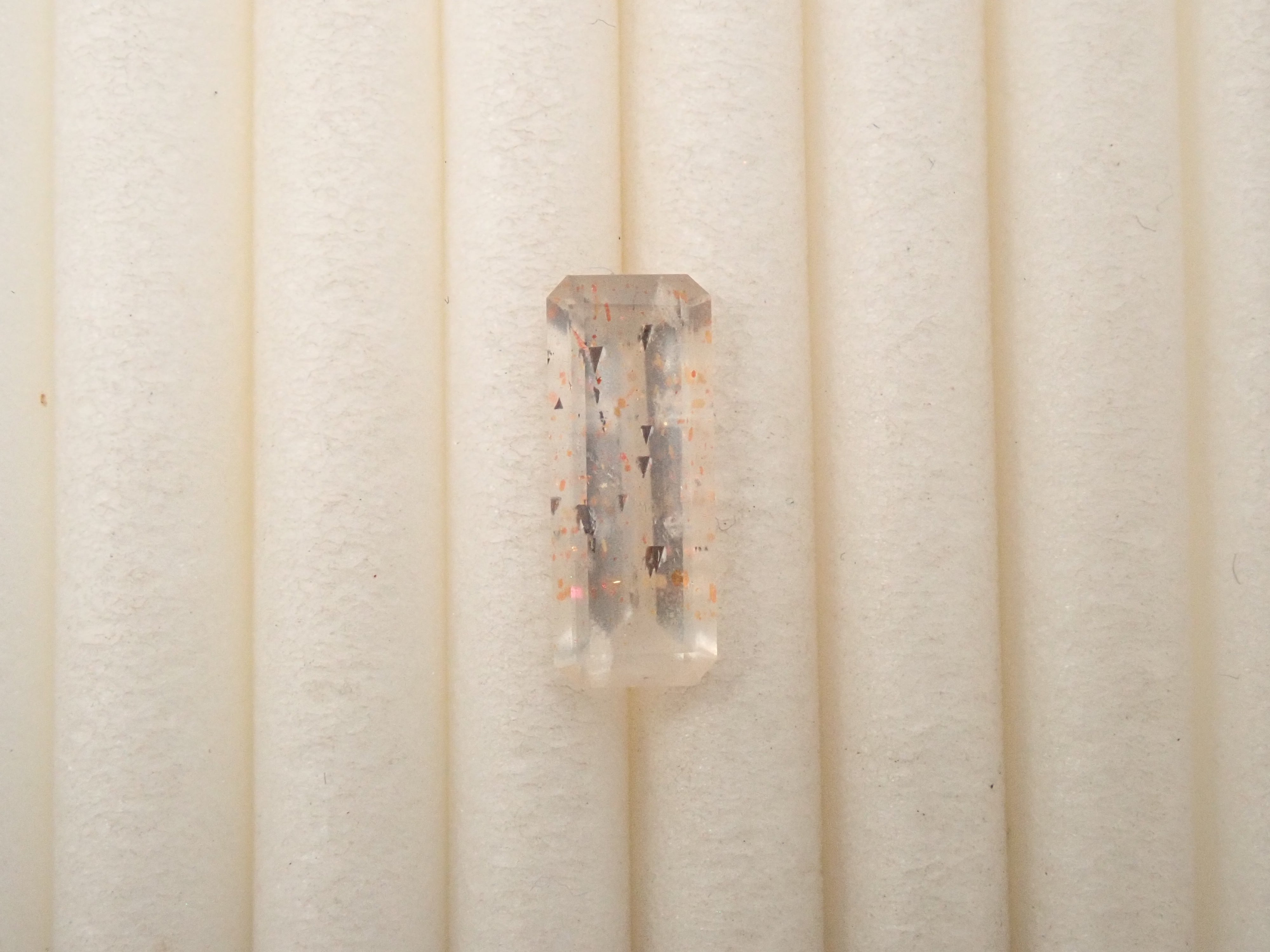 【12562050掲載】オーストラリア産レインボーラティスサンストーン 0.657ctルース