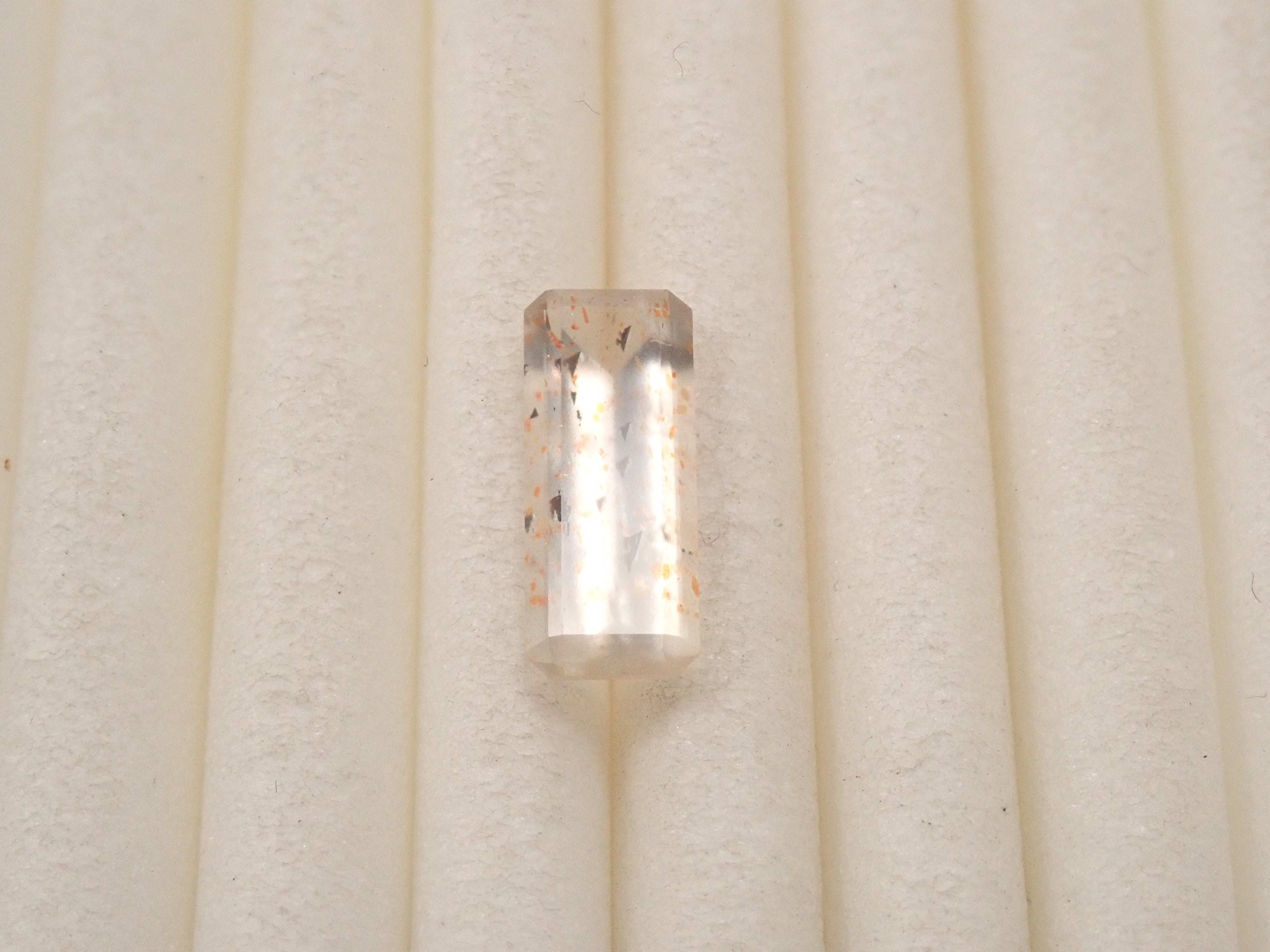 【12562050掲載】オーストラリア産レインボーラティスサンストーン 0.657ctルース