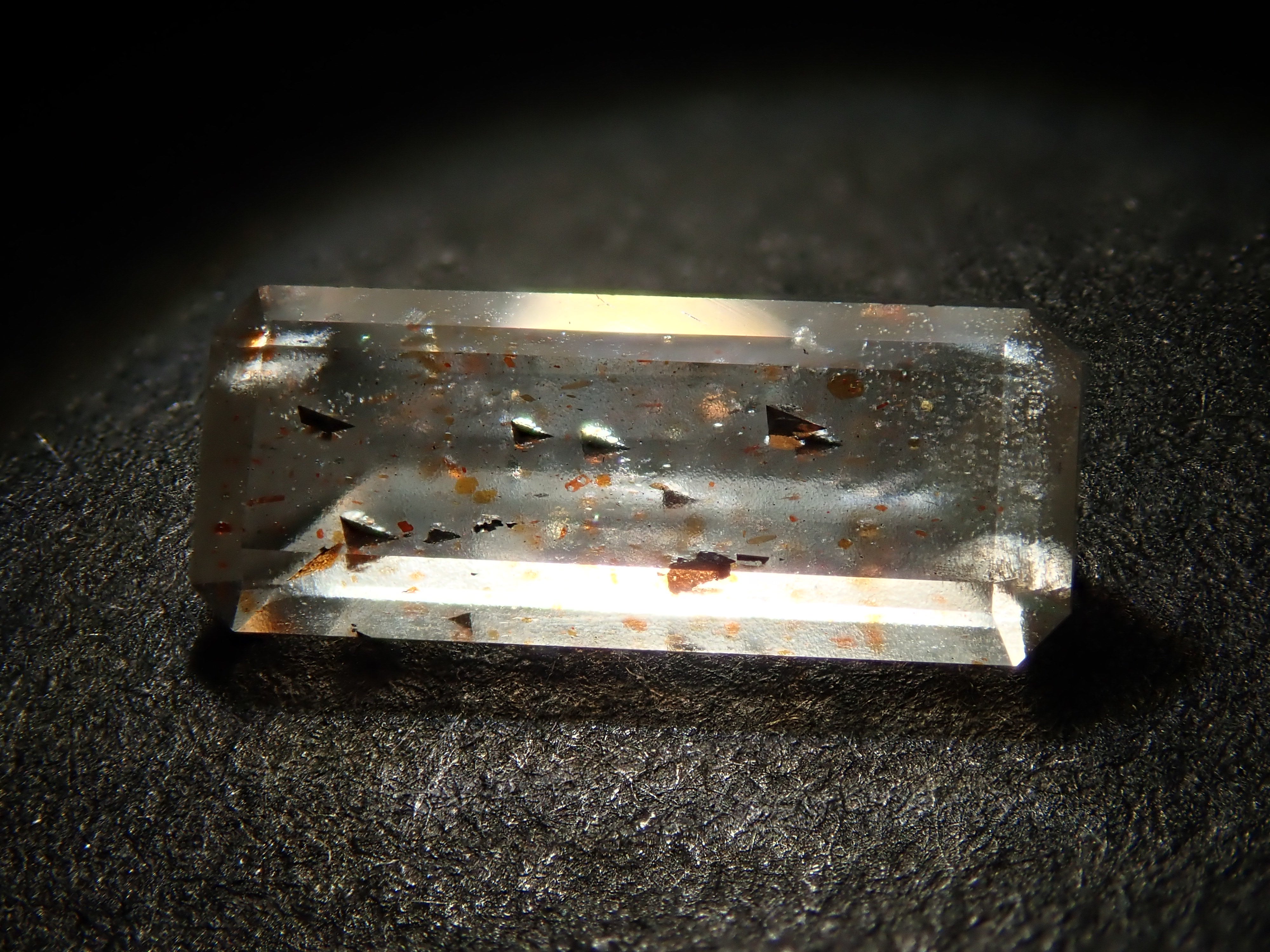 【12562050掲載】オーストラリア産レインボーラティスサンストーン 0.657ctルース